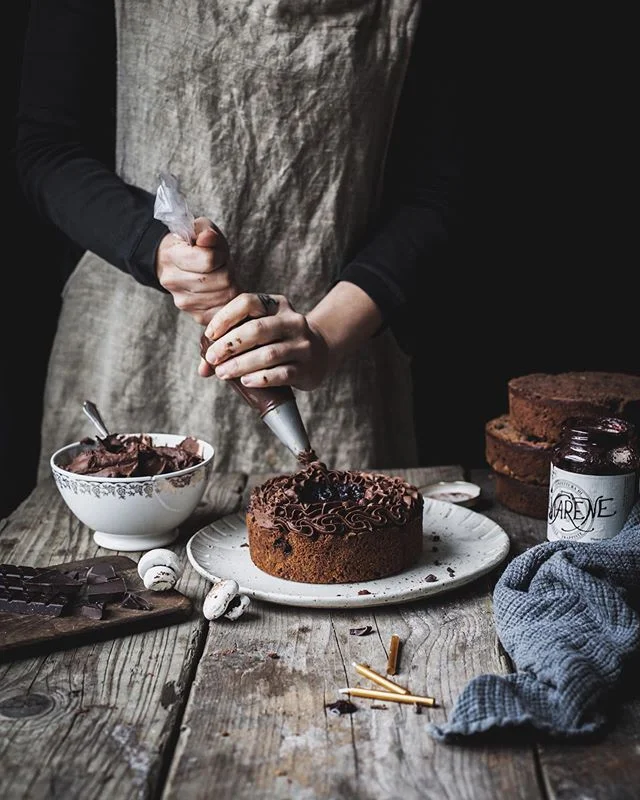 Happy Monday !!
⠀⠀⠀⠀⠀⠀⠀⠀⠀
This has been one of my favourite cakes this year still to be beaten. I’m so inspired when a recipe is so perfect and delicious also the shooting is more fun. And lately I had so much work that I hardly managed to stay do creative and inspired for my own photos.
⠀⠀⠀⠀⠀⠀⠀⠀⠀
So I ask your help to get some extra inspo 😊️! Do you have a recipe you would like to see vegan? shoot me some ideas !!😎
.⠀⠀⠀⠀⠀⠀⠀⠀⠀
.⠀⠀⠀⠀⠀⠀⠀⠀⠀
.⠀⠀⠀⠀⠀⠀⠀⠀⠀
.⠀⠀⠀⠀⠀⠀⠀⠀⠀
.⠀⠀⠀⠀⠀⠀⠀⠀⠀
.⠀⠀⠀⠀⠀⠀⠀⠀⠀
.⠀⠀⠀⠀⠀⠀⠀⠀⠀
.⠀⠀⠀⠀⠀⠀⠀⠀⠀
.⠀⠀⠀⠀⠀⠀⠀⠀⠀⠀⠀⠀⠀⠀⠀⠀⠀⠀
.⠀⠀⠀⠀⠀⠀⠀⠀⠀⠀⠀⠀⠀⠀⠀⠀⠀⠀
.⠀⠀⠀⠀⠀⠀⠀⠀⠀⠀⠀⠀⠀⠀⠀⠀⠀⠀
.⠀⠀⠀⠀⠀⠀⠀⠀⠀⠀⠀⠀⠀⠀⠀⠀⠀⠀
#veganchocolate #vegancake #veganchocolatecake #aquafaba #sweetpotatofrosting #veganmeringue #foodstyling⠀⠀⠀⠀⠀⠀⠀⠀⠀⠀⠀⠀⠀⠀⠀⠀⠀
#mycommontable #whatveganseat #poweredbyplants #veganuk #f52grams #lifeandthyme #foodphotography  #huffposttaste #verilymoment #foodstylist #foodphotographer #foodandwine #beautifulcuisines #plantbasedchef #hautecuisines  #herbivore #plantpowered #darlingweekend #fromscratch #salvialimone
⠀⠀⠀⠀⠀⠀⠀⠀⠀