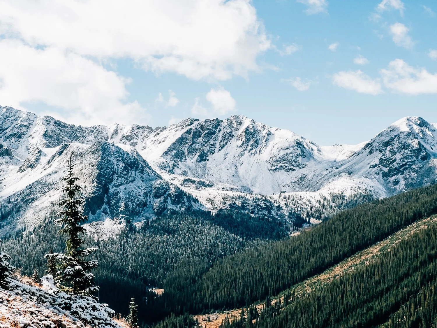 Snow-covered higher peaks after the overnight storm