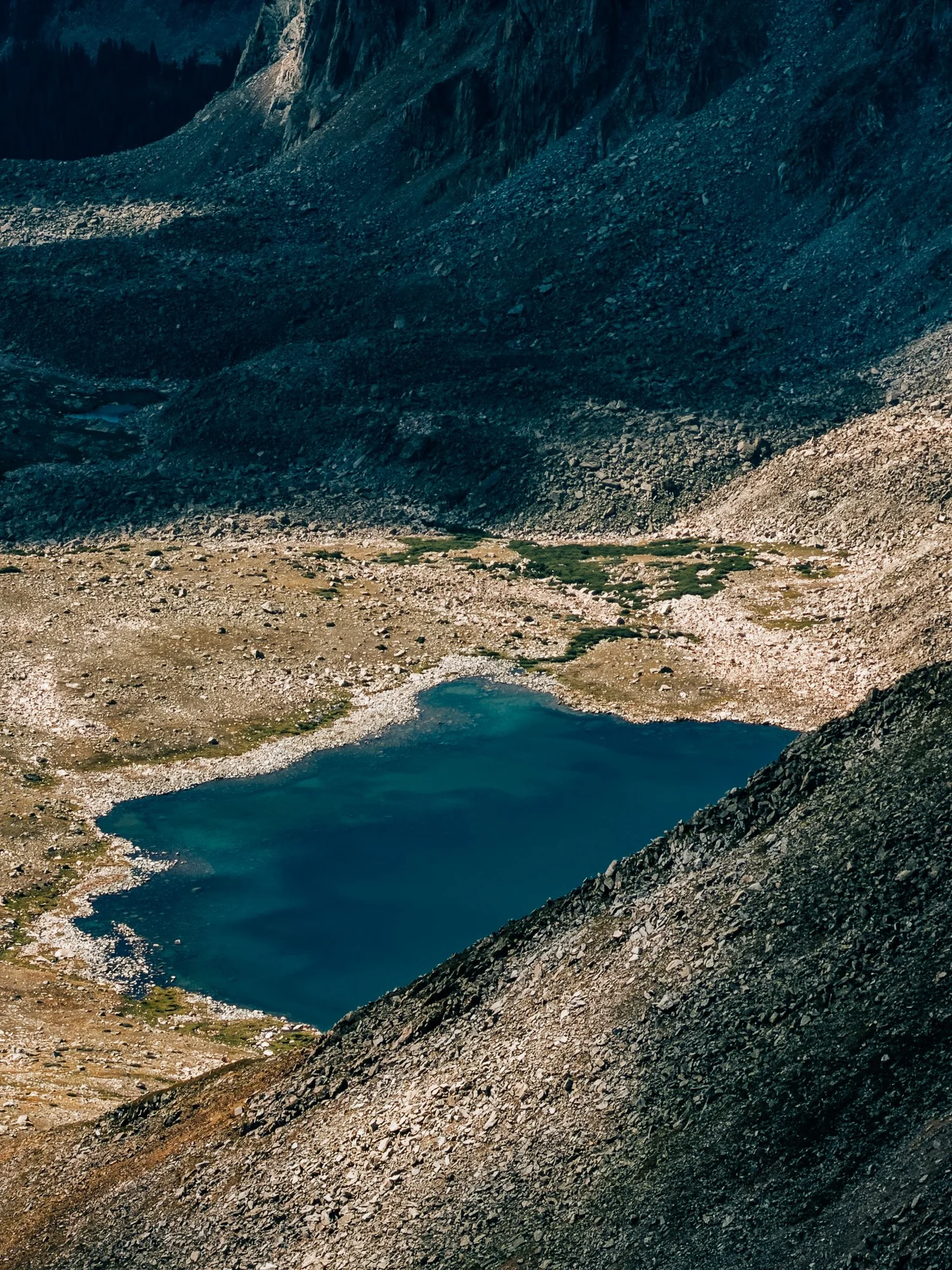 Close-up of Bear Lake in Horn Fork Basin from the summit of Mount Harvard