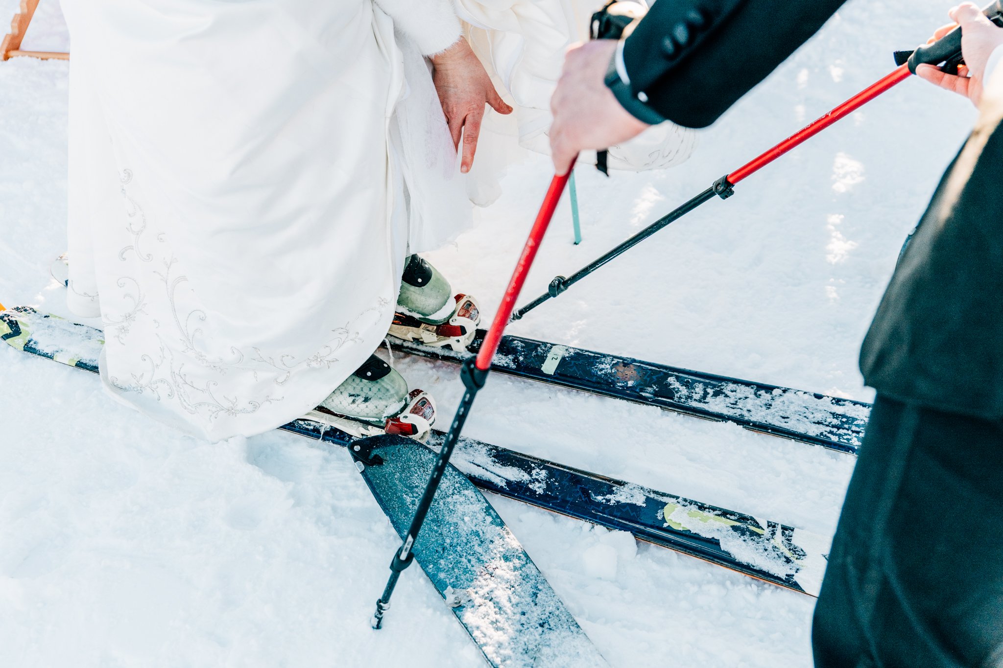 Skiing adventure at Cannon Mountain in Franconia Notch for an active winter elopement