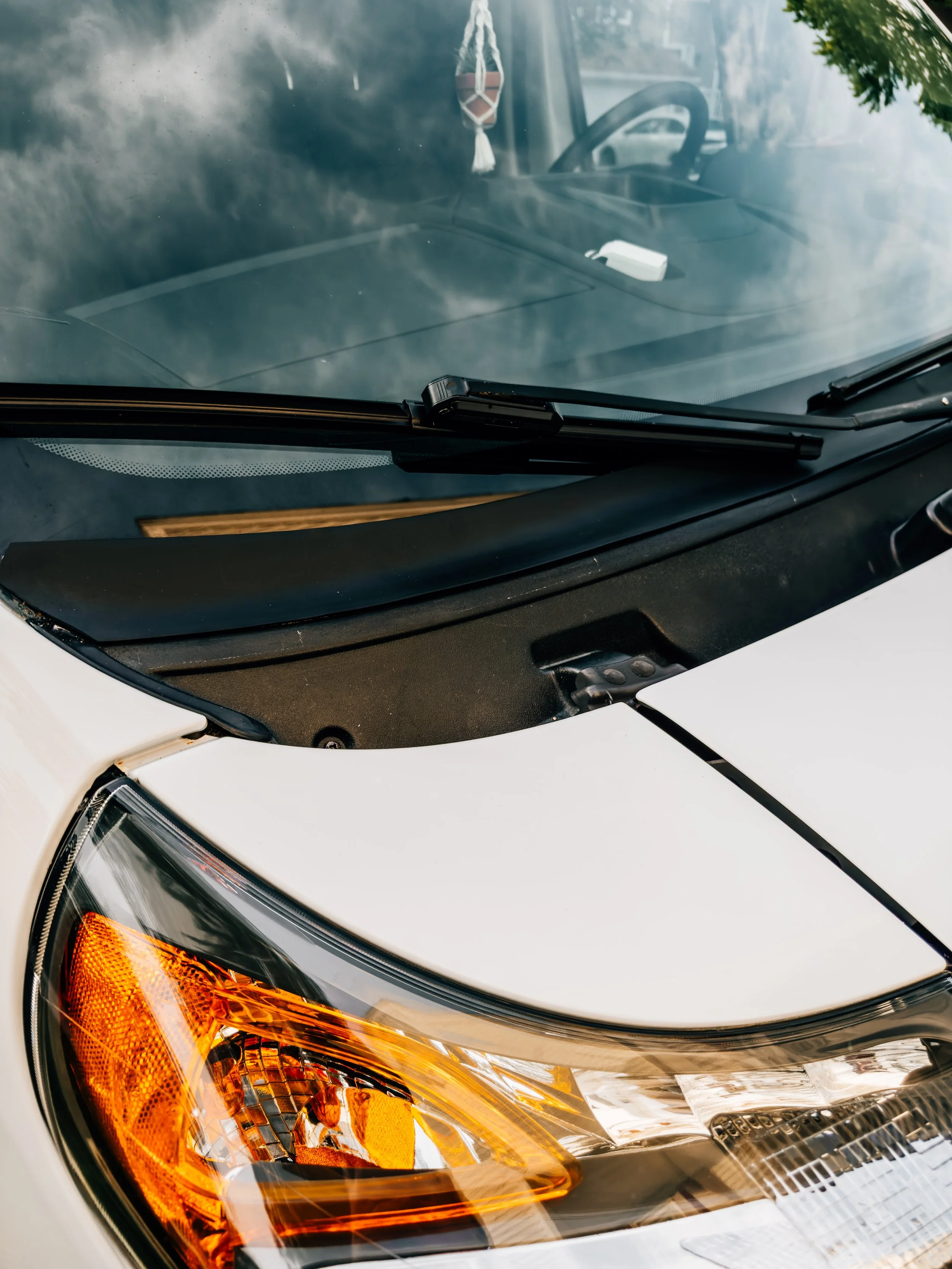 Adhesive neoprene rubber strip on windshield cowl