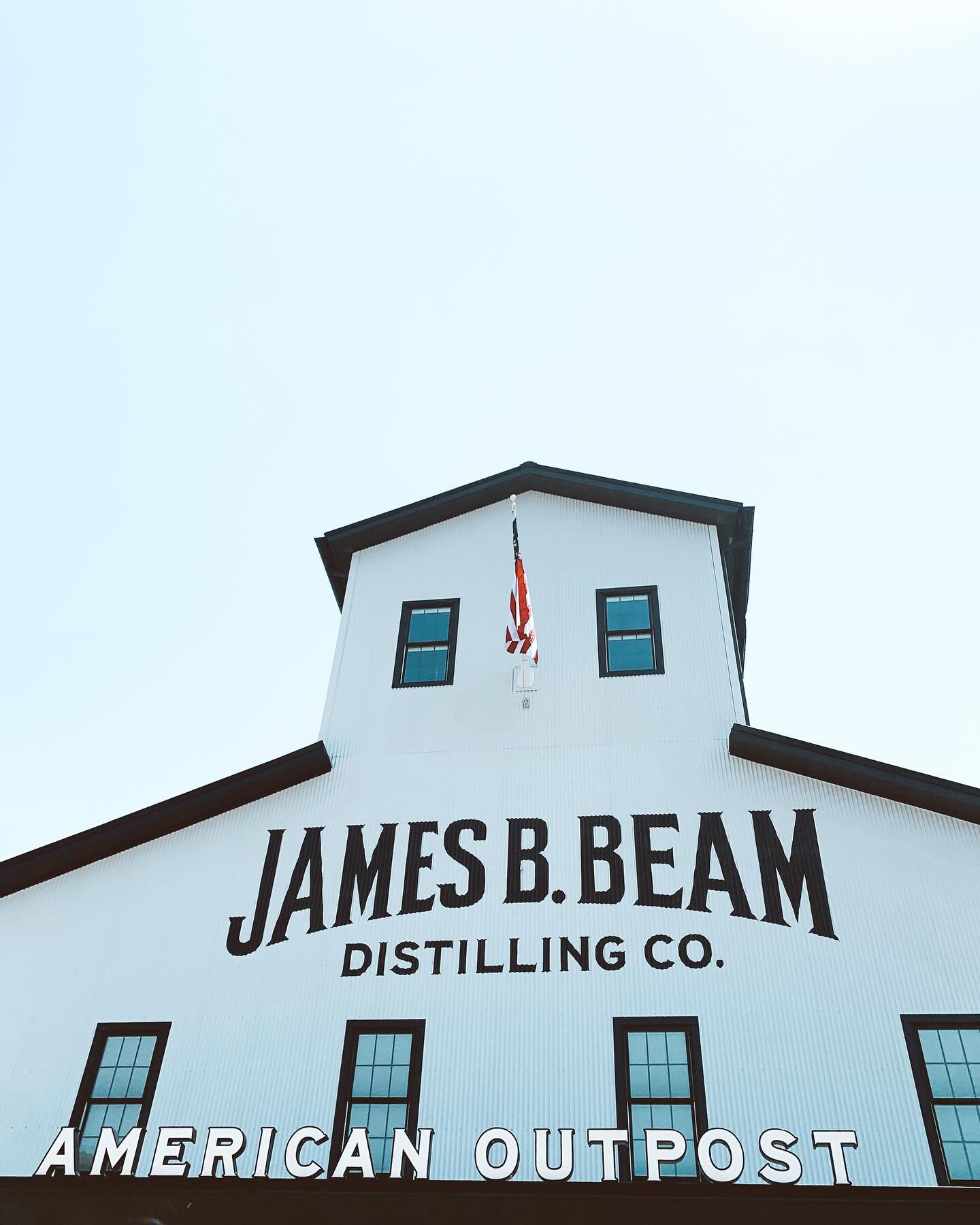 Life update! Thrilled to share that I&rsquo;ve turned this whole drinking bourbon thing into a career, as I&rsquo;ve recently transitioned into the role of Manager of Global Social Media Strategy at @beamsuntory for James B. Beam Distilling Co.

I'm 