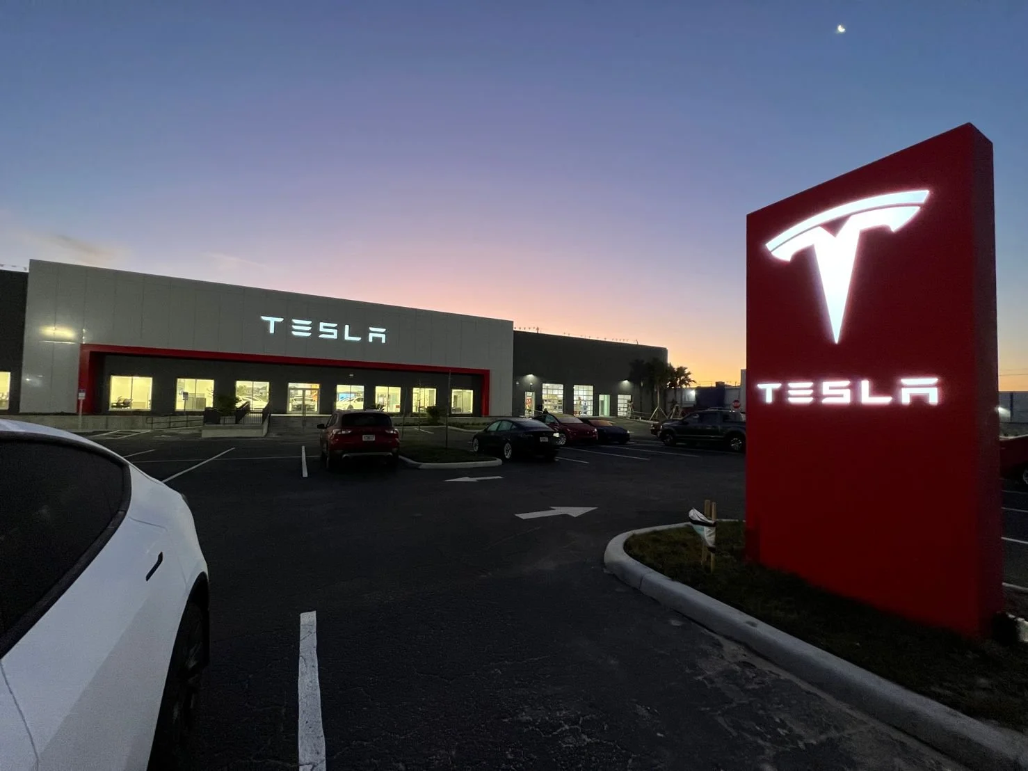 Tesla’s massive sales and service center is now open in Lealman