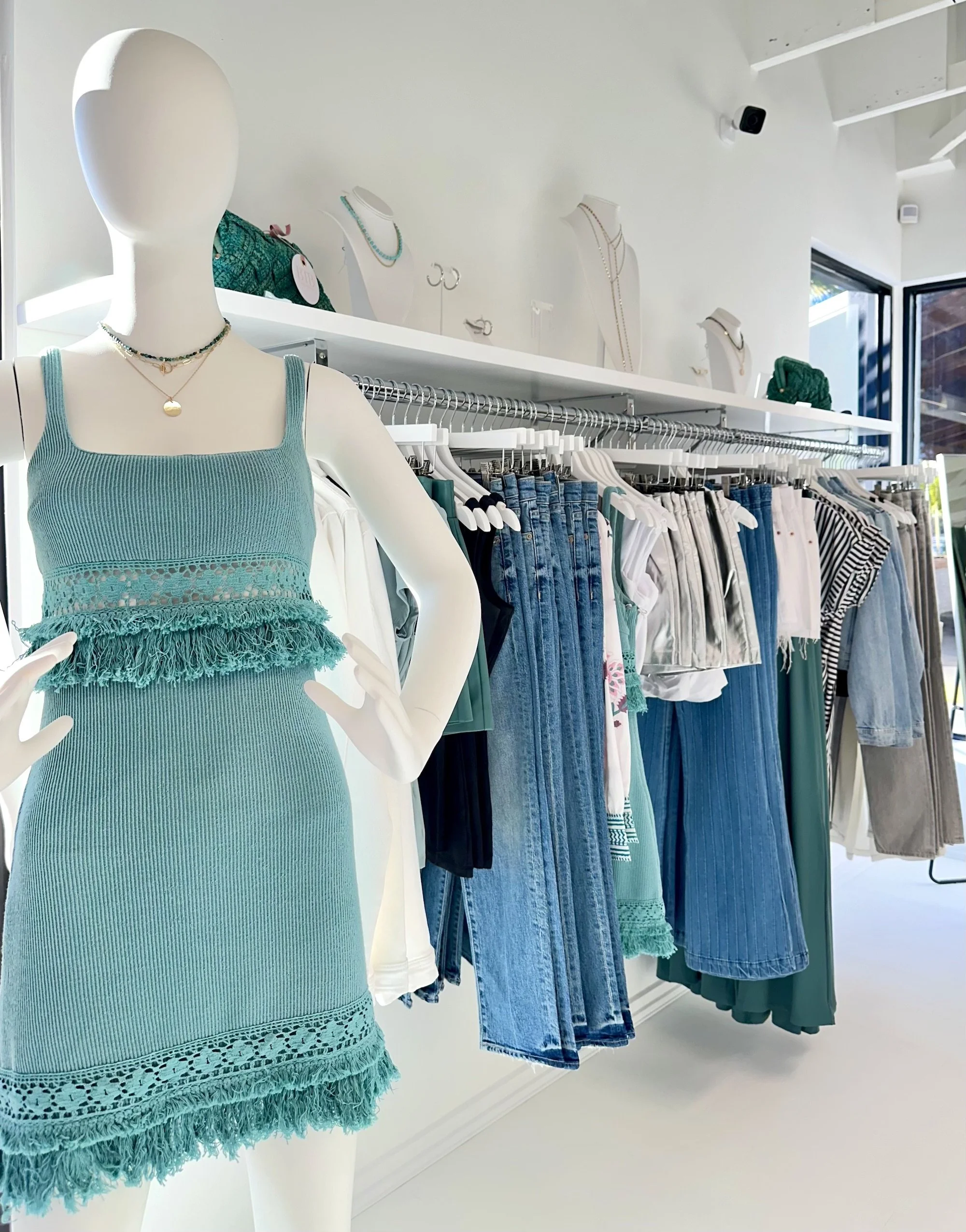 New women’s boutique Bay Club opens on 4th Street