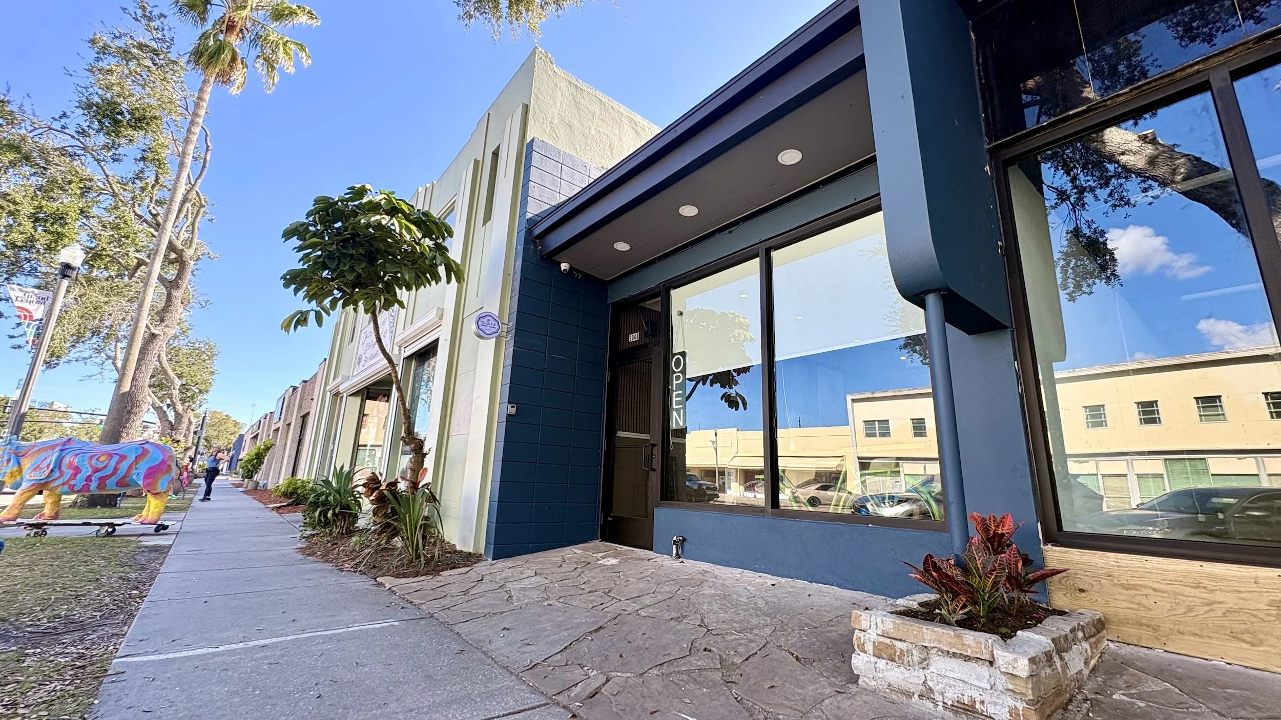 Crispy Avenue brings European café culture to the Grand Central District