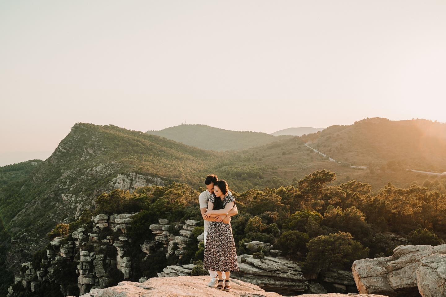 Tantos a&ntilde;os haciendo reportajes de pre y postboda, tantos lugares visitados, y a&uacute;n no hab&iacute;a tenido la ocasi&oacute;n de hacer fotos en esta joya que tenemos a 30min de Valencia.
Gracias Luis y Lola por dejaros llevar y acompa&nti