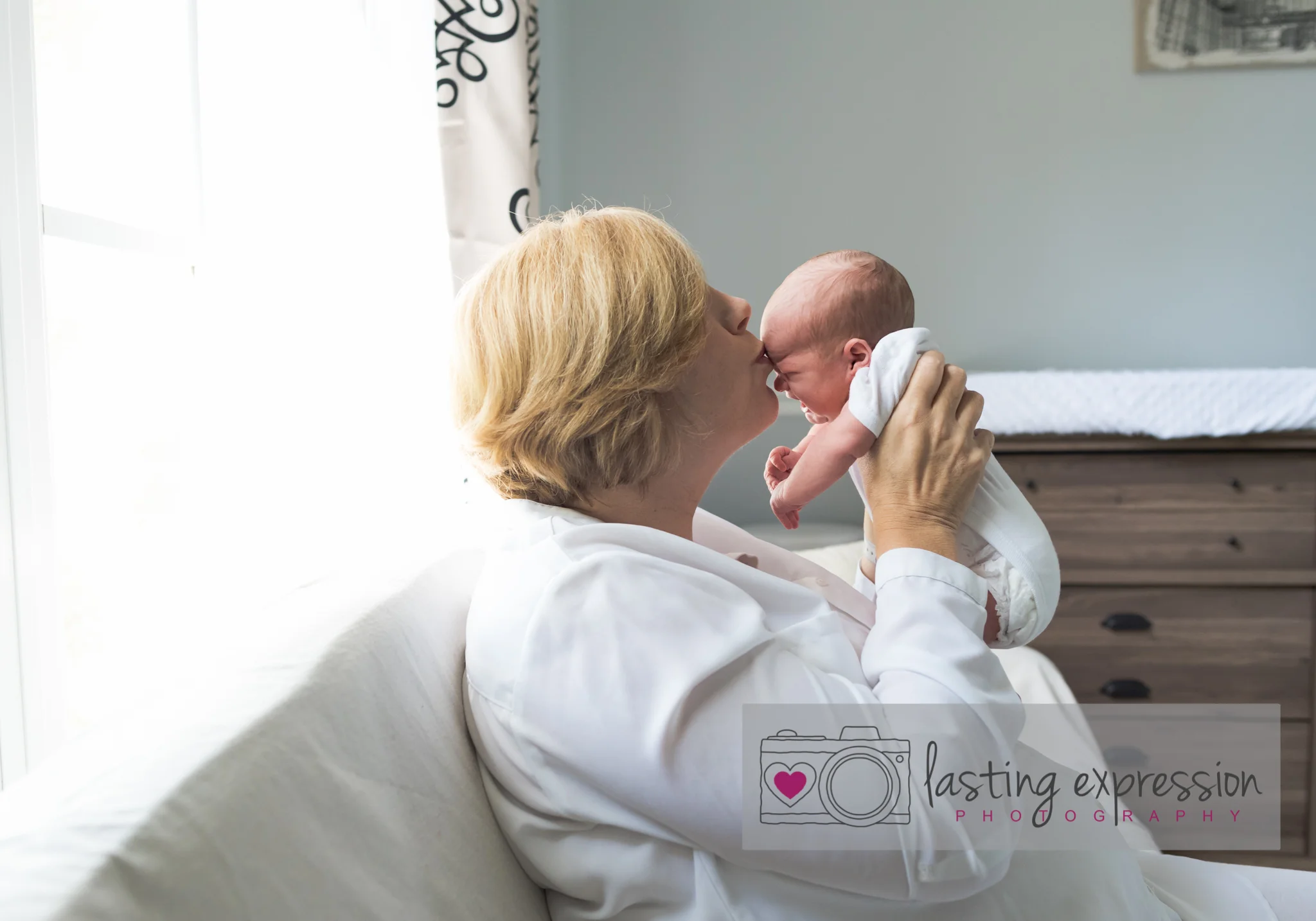 welcomebabyhome-estrach-photog-logo-8.jpg