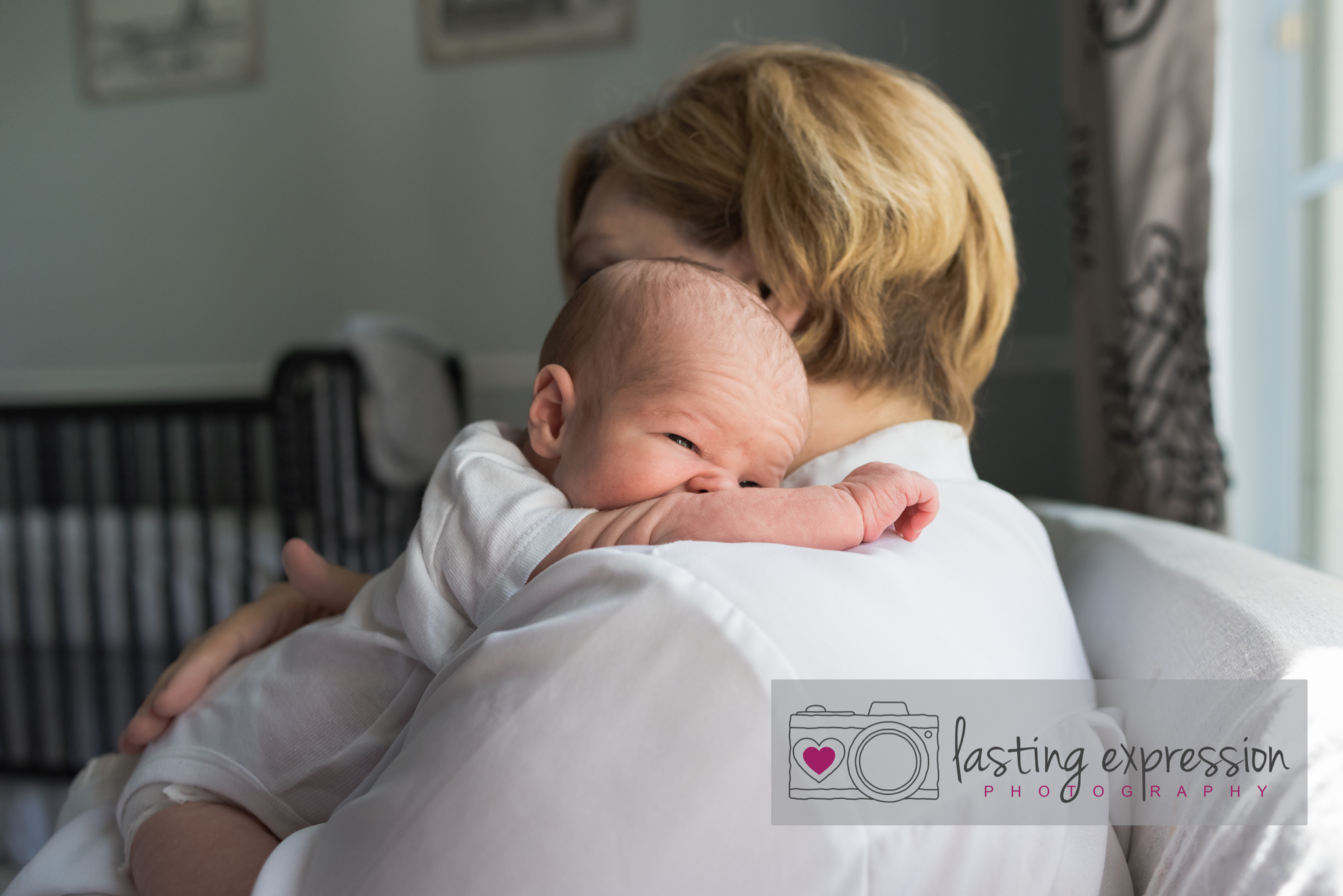 welcomebabyhome-estrach-photog-logo-9.jpg