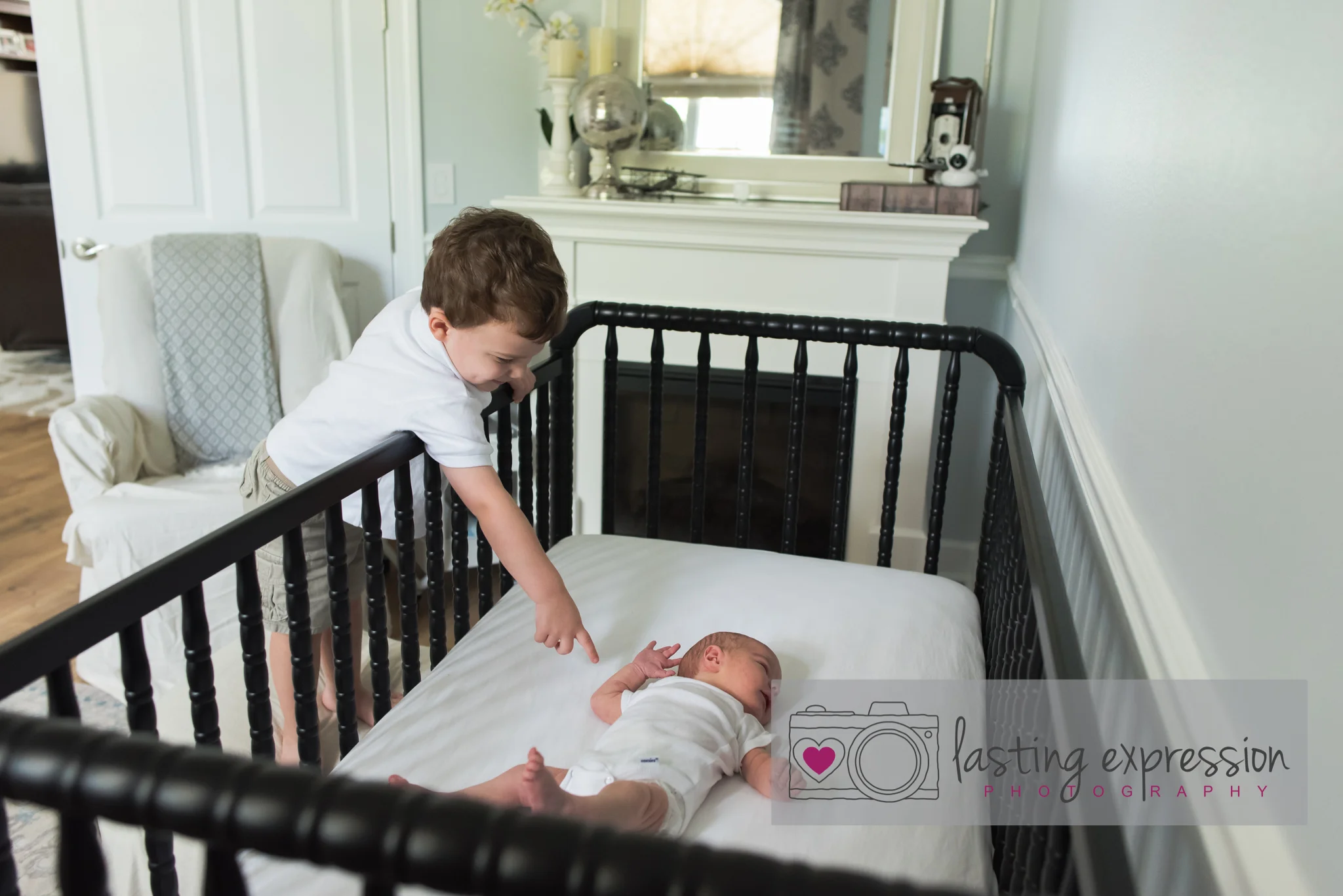 welcomebabyhome-estrach-photog-logo-14.jpg