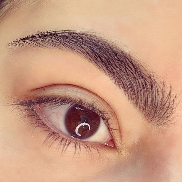 For the most natural result.. Master brow tweeze for the win. 💫#browtweeze #anthonyandrews #beverlyhills90210 #beauty #browshaping #anthonyandrews