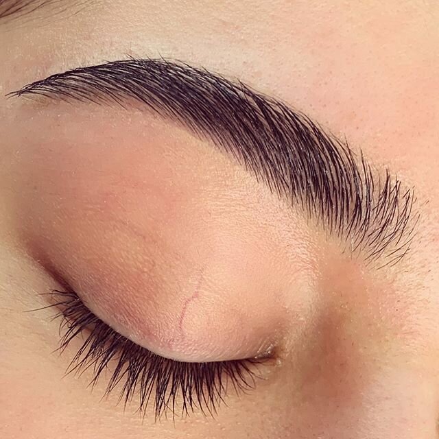 Just a little touch of something natural. #brows #beverlyhills #anthonyandrews #browshaping #masterstylist #waxing #beauty
