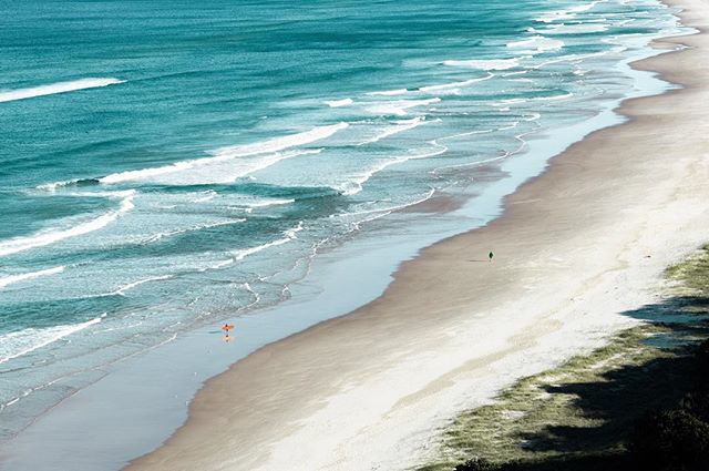 Roller COAST-er!

Byron Bay, NSW, Australia 
Byron Bay. A coastal town in New South Wales where people surf, whales pass and waves ripple. Visual aesthetics at its best!

#byronbay #exploreeverything #australia #nsw #surfing #traveldeeper #beach