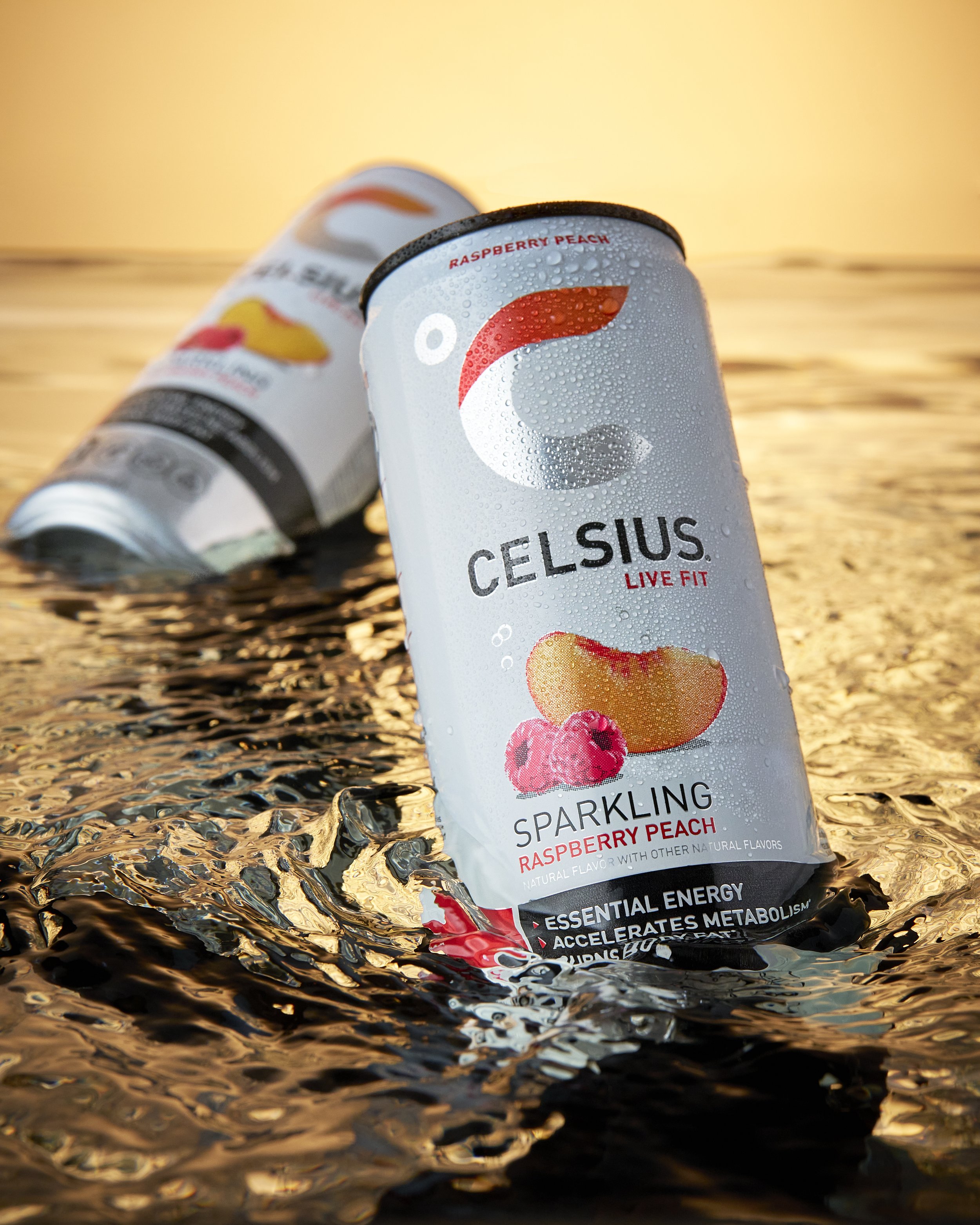 CELSIUS_Sparkling_RaspPeach_2can_water.jpg