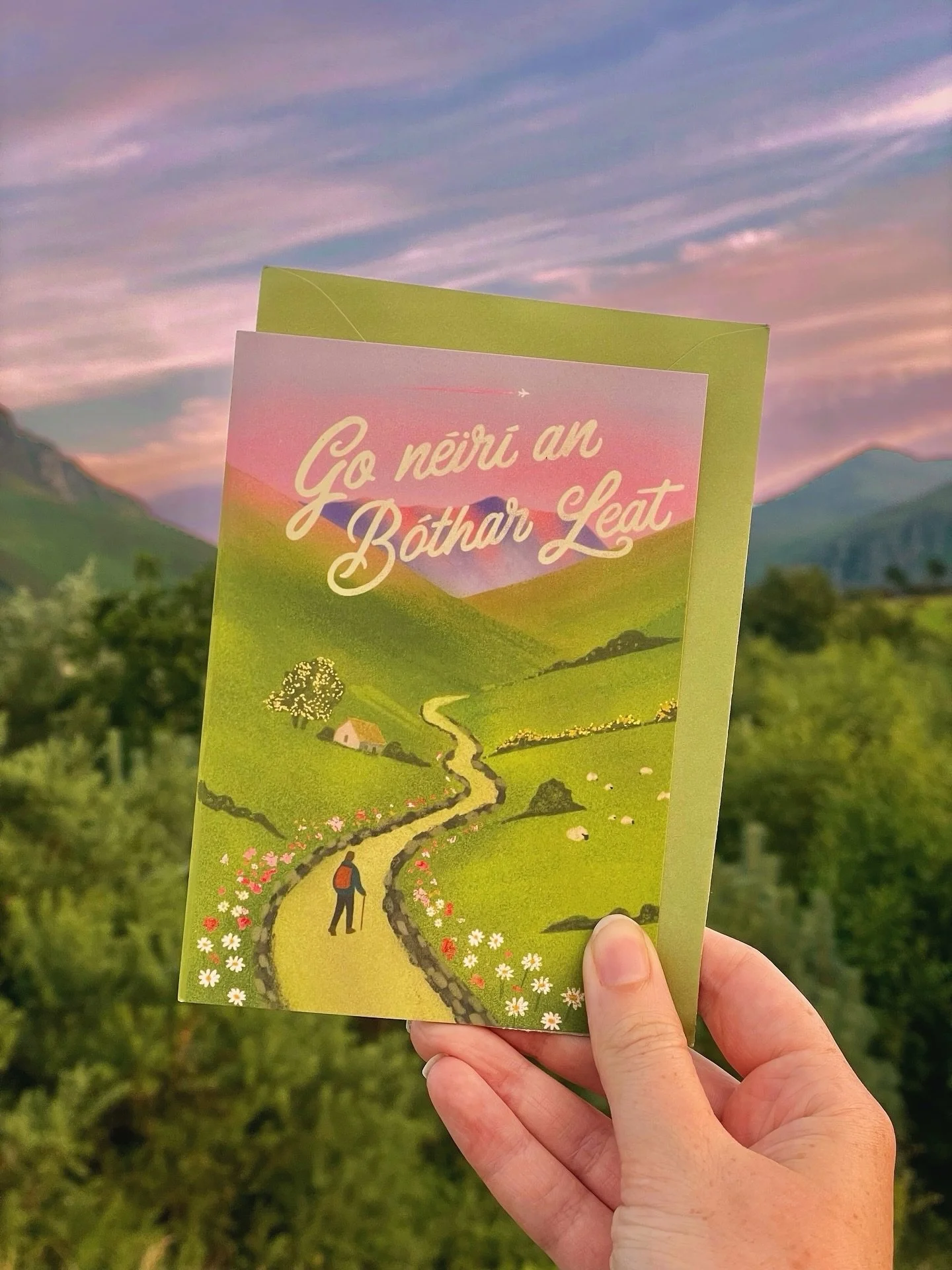 Seachtain na Gaeilge sona daoibh! ☘️

Is mise Frances, an t-eala&iacute;ont&oacute;ir agus dearth&oacute;ir &Eacute;ireannach at&aacute; ar ch&uacute;l Chubby Cherub Co.

T&aacute; gr&aacute; m&oacute;r agam d&aacute;r dteanga dh&uacute;chais &aacute