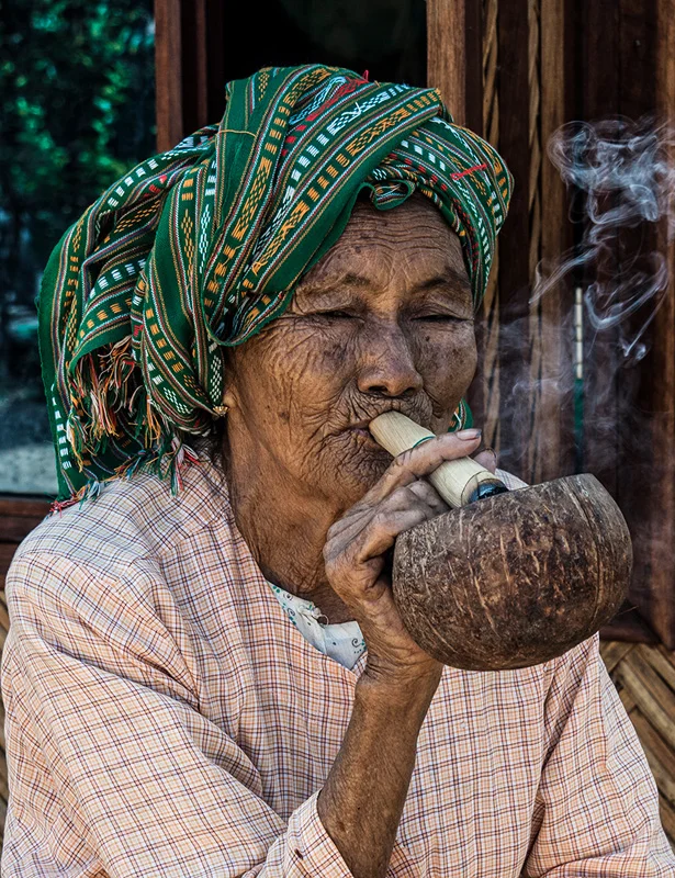 Lady Smoker