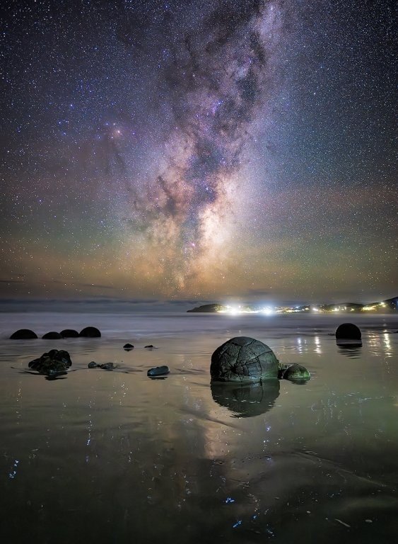 Midnight at Moeraki