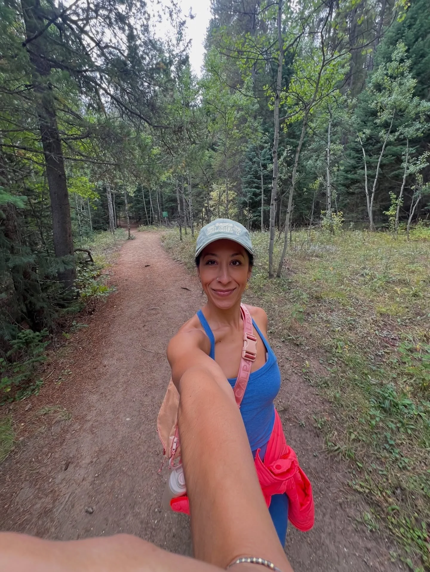 if you&rsquo;re new here, welcome.

my full name is rossana, but everyone calls me rosie.

41 year old virgo sun, leo rising, pisces moon. born in queens, ny.

i have been teaching and practicing yoga for 9 years. my first day of ytt was the first yo