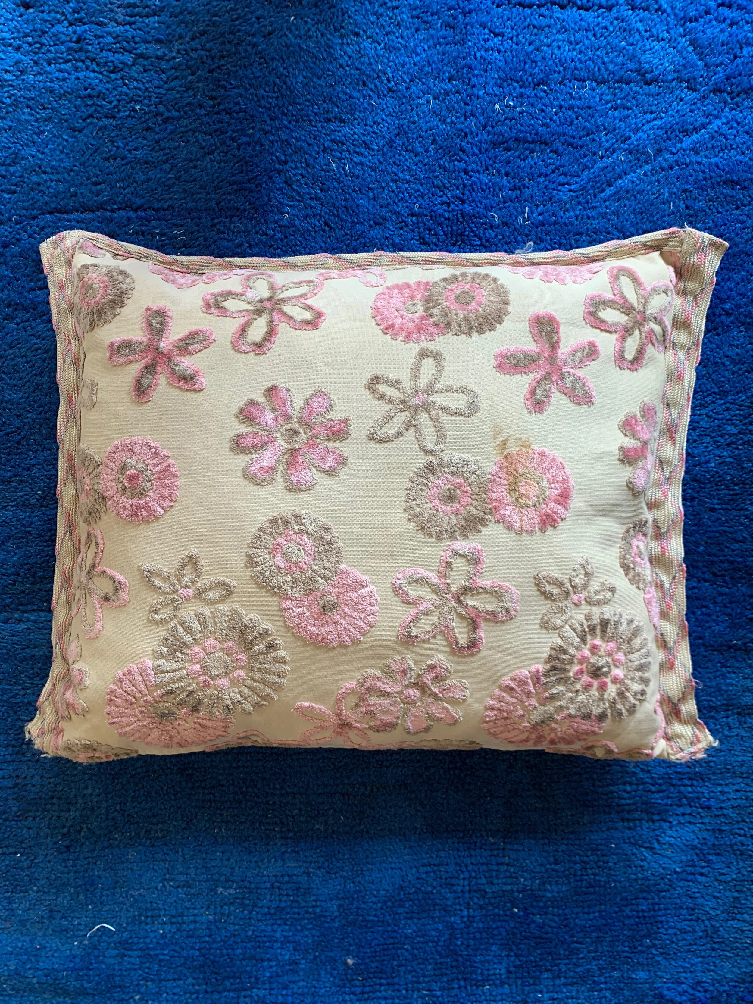 21B703C3-D6D5-4CFA-A592-7DC8044FE24F