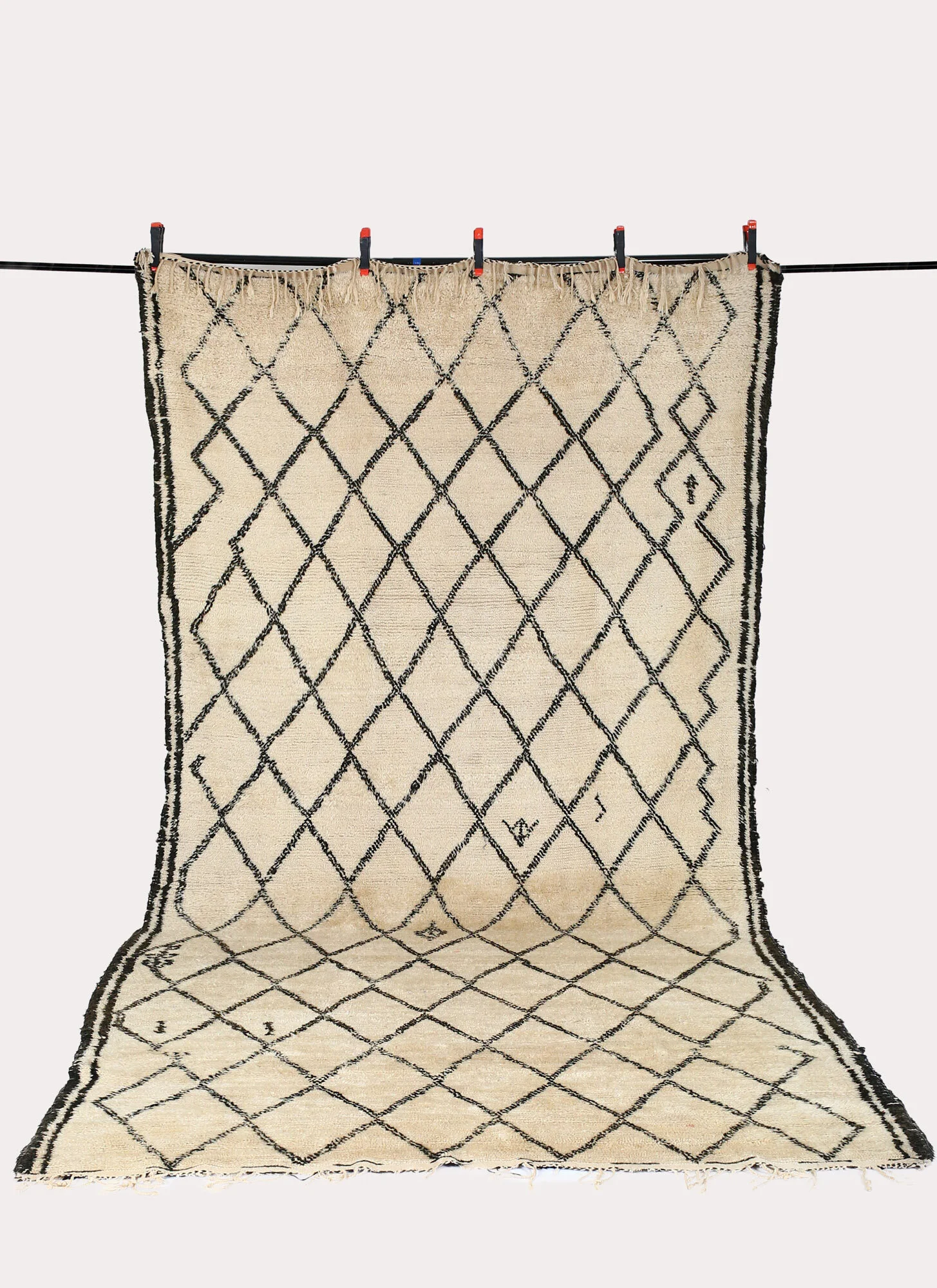 BOR Black and Cream 13'6" by 6'11"