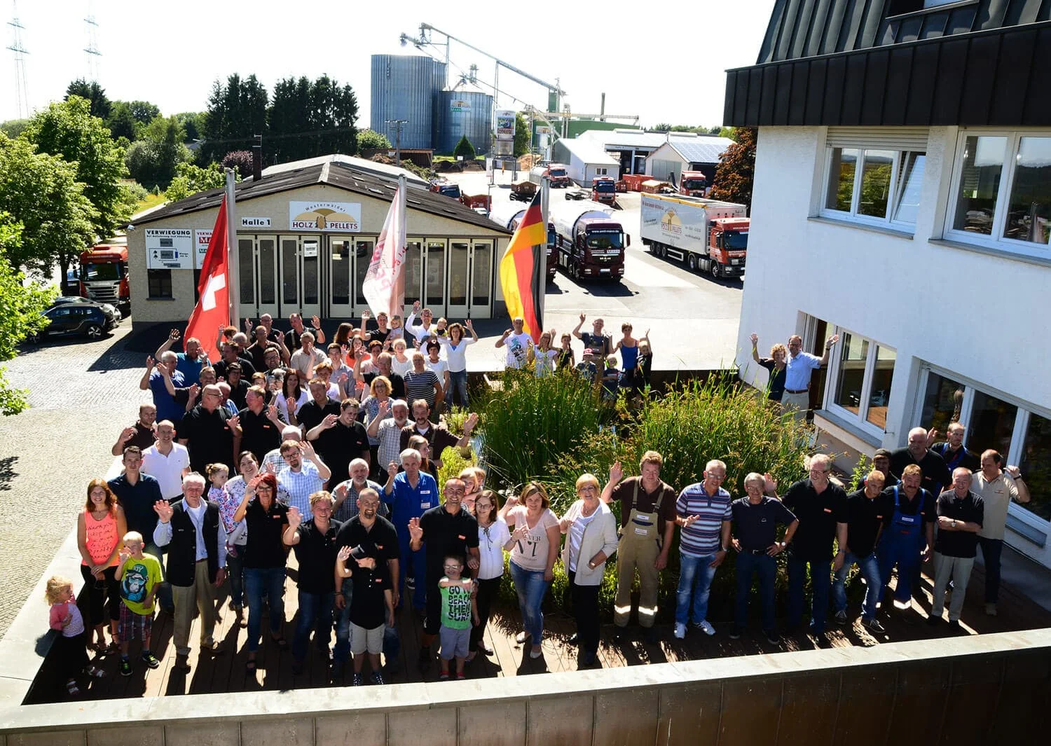 MANN-Familie-Naturenergie-Ökostrom-Holzpellets-min.JPG