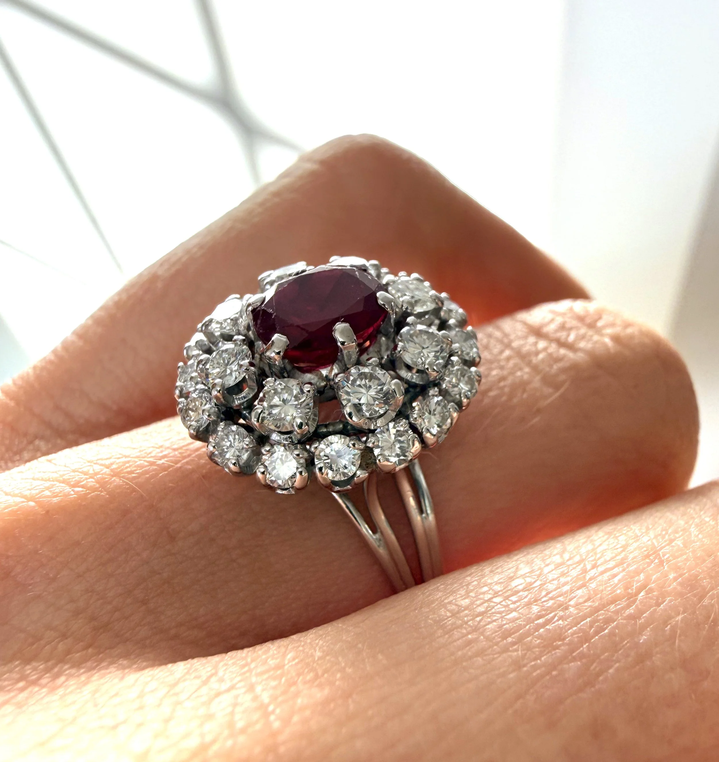 ADR2991-la-princesse-bague-or-blanc-rubis-diamants-ruby-ring-fiancailles-mariage-princesa12.jpeg