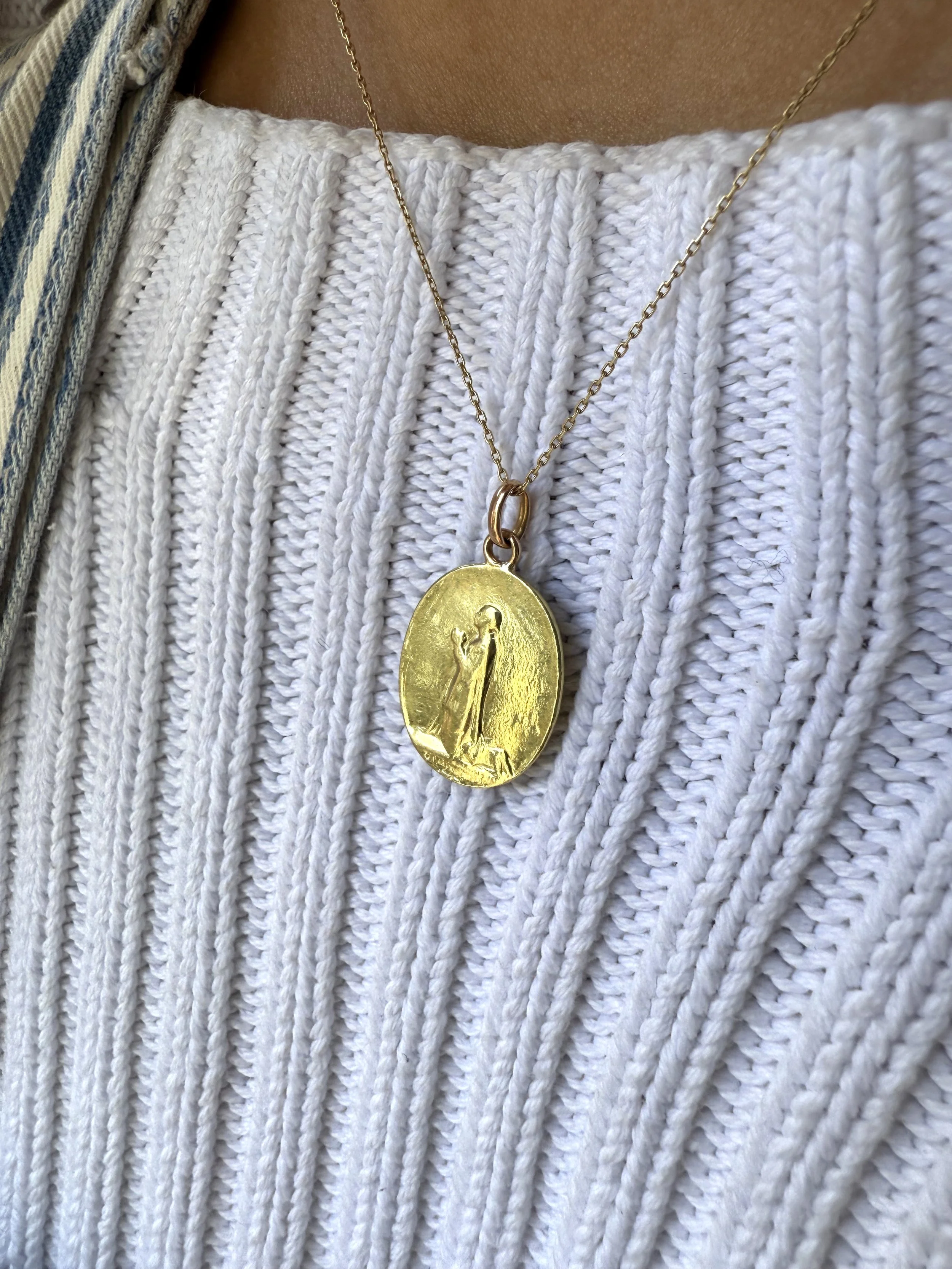 ADR2859-médaille-ovale-or-jaune-cadeau-bapteme-naissance-communion-confirmation (1).jpeg