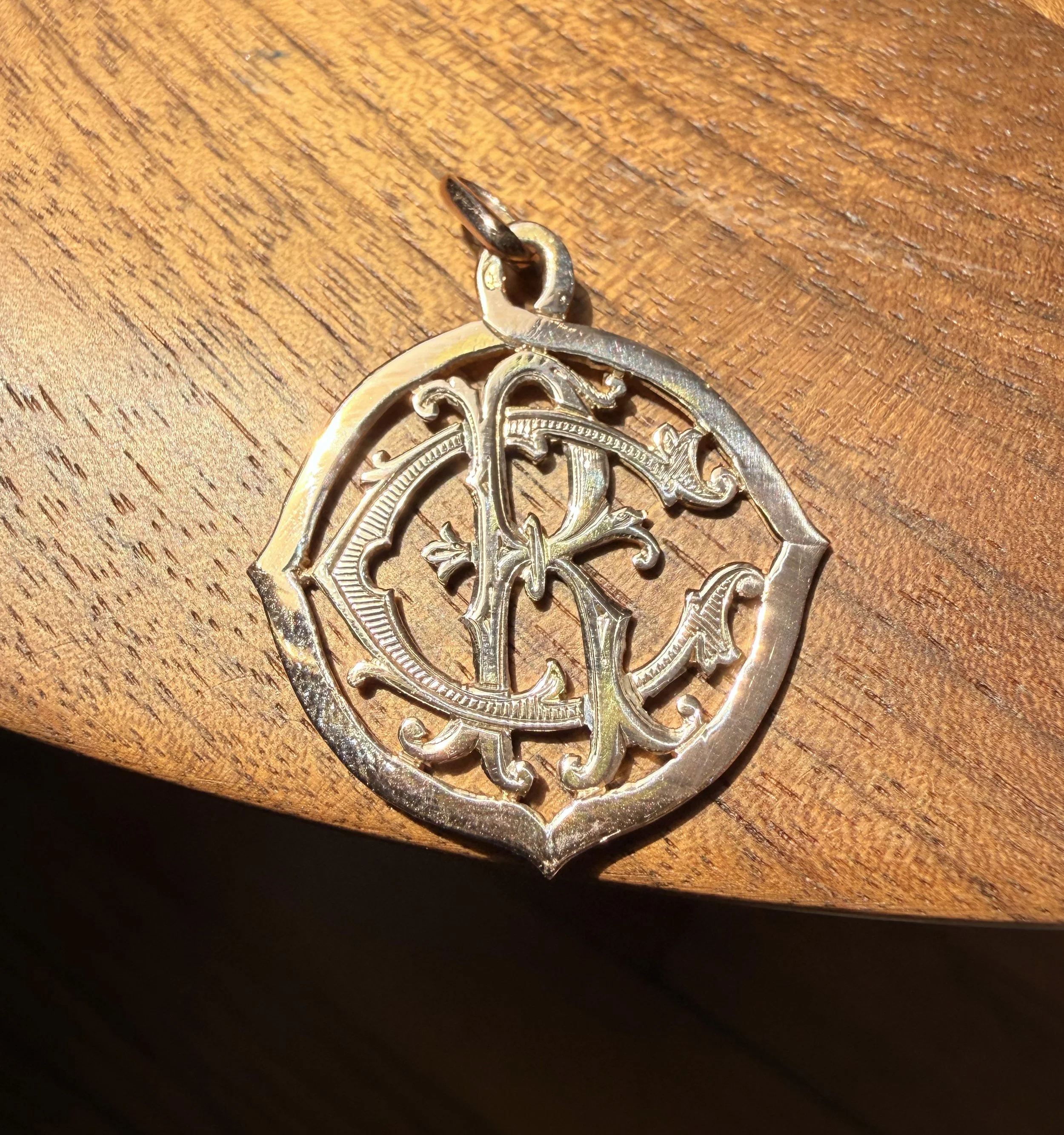 ADR2700-pendentif-initiales-or-rose6.jpeg