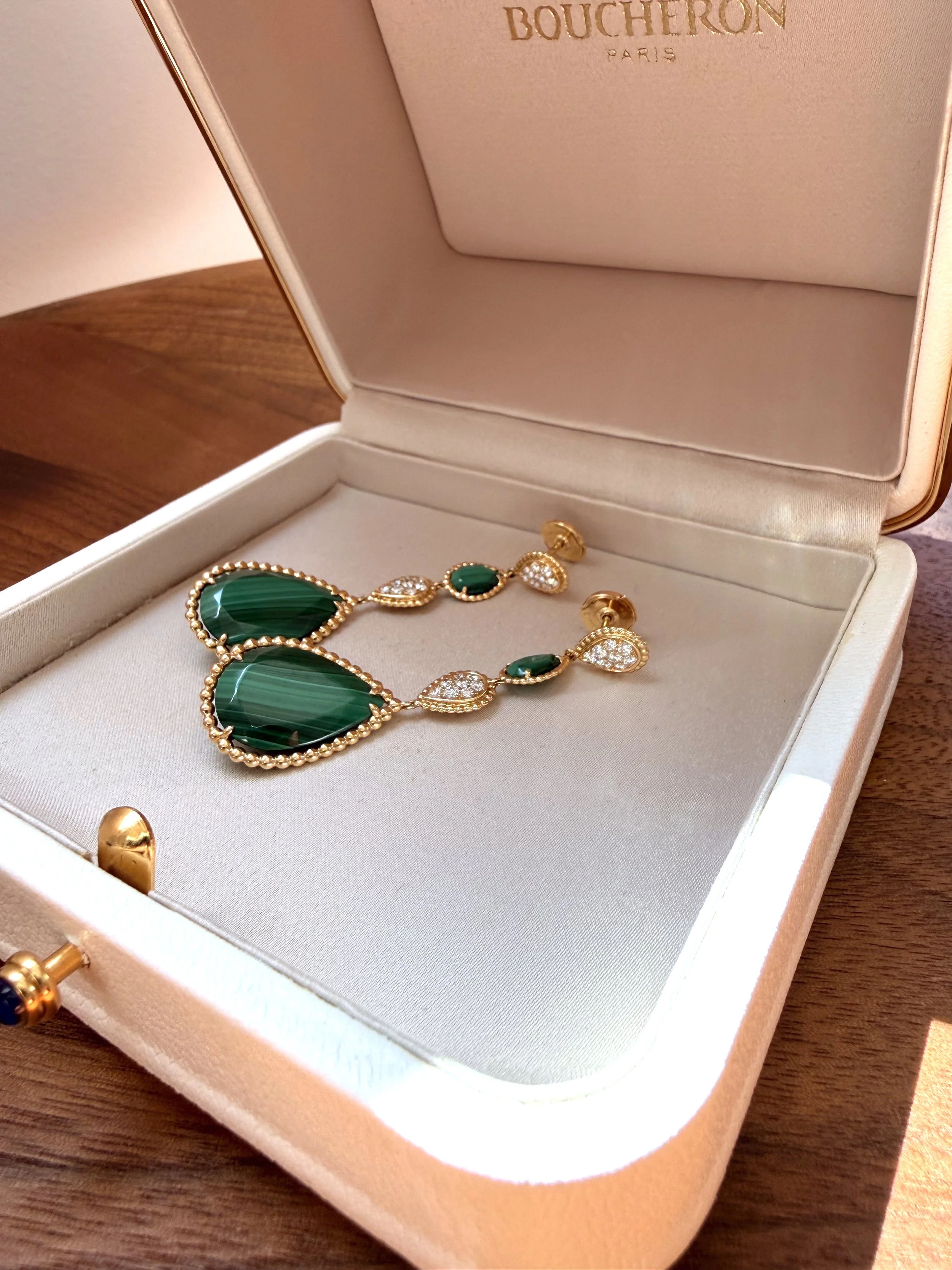 ADR3146-boucles-doreilles-pendantes-or-jaune-malachite-diamants-serpent-boheme1 copy.jpg