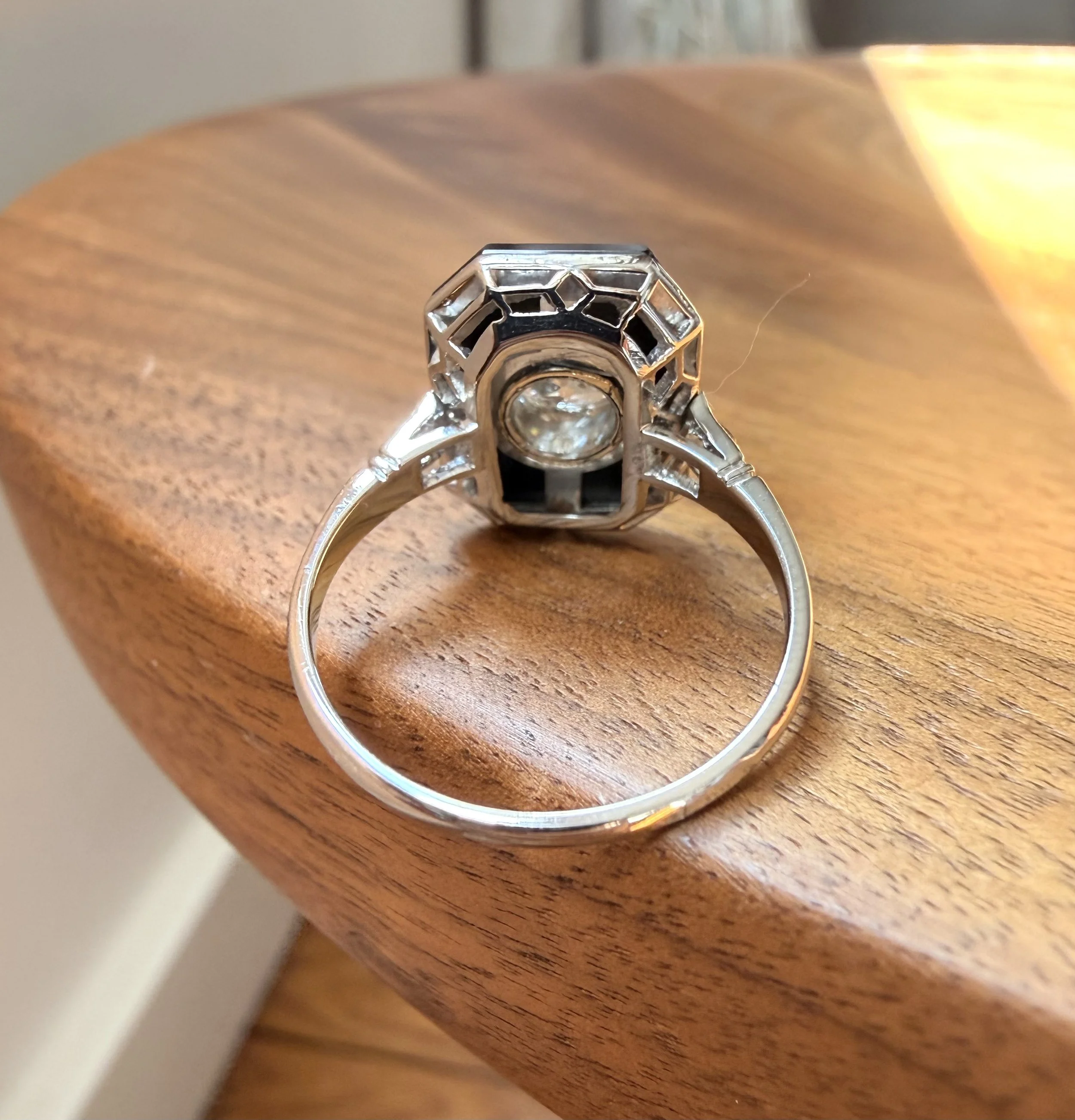 ADR1487-Gala-bague-onyx-art-deco-diamants-rare4.jpeg