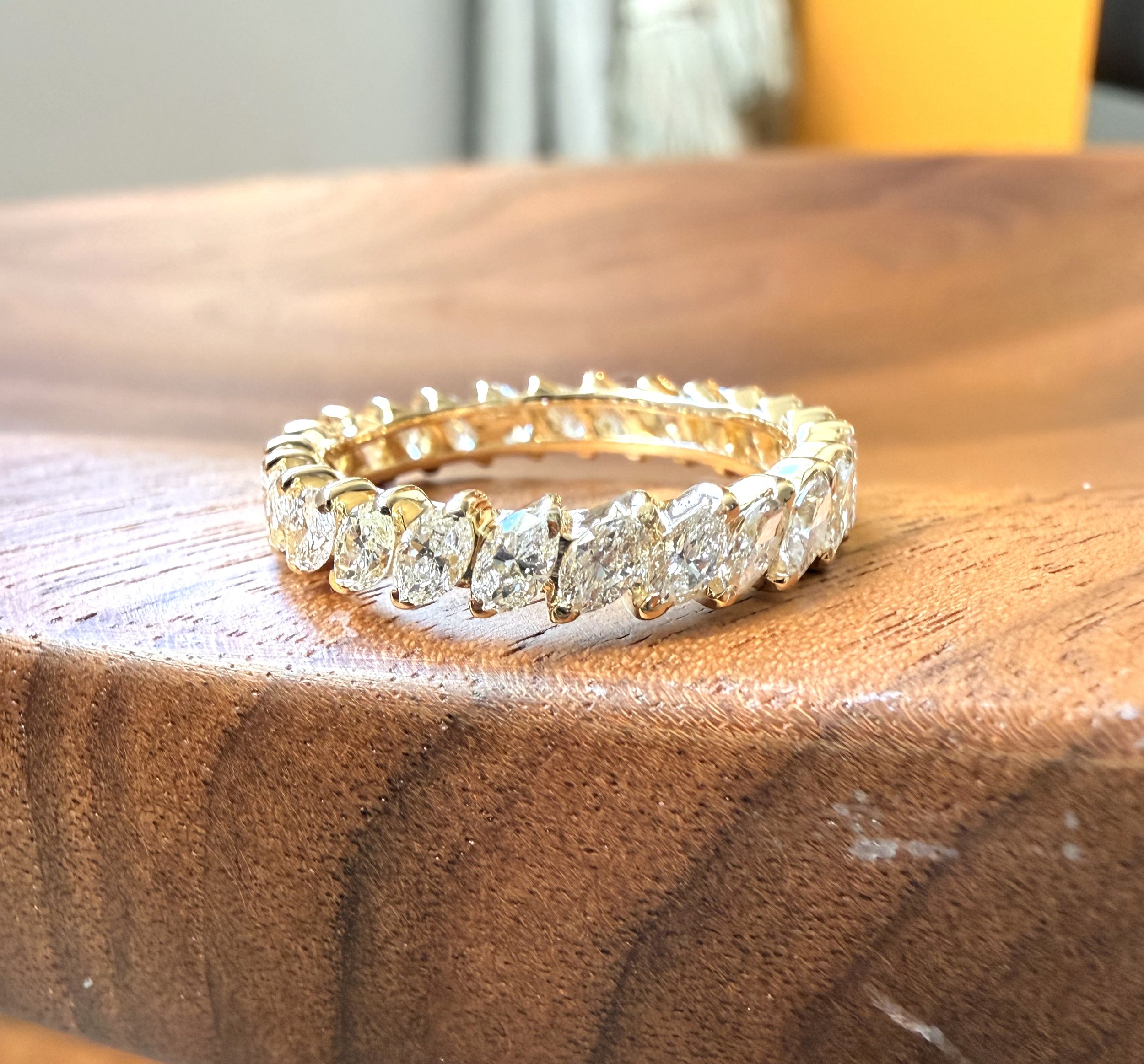 ADR3088-Alliance-or-jaune-navette-diamants-diamond-marquise-gold-alliance-engagement-ring3.jpeg
