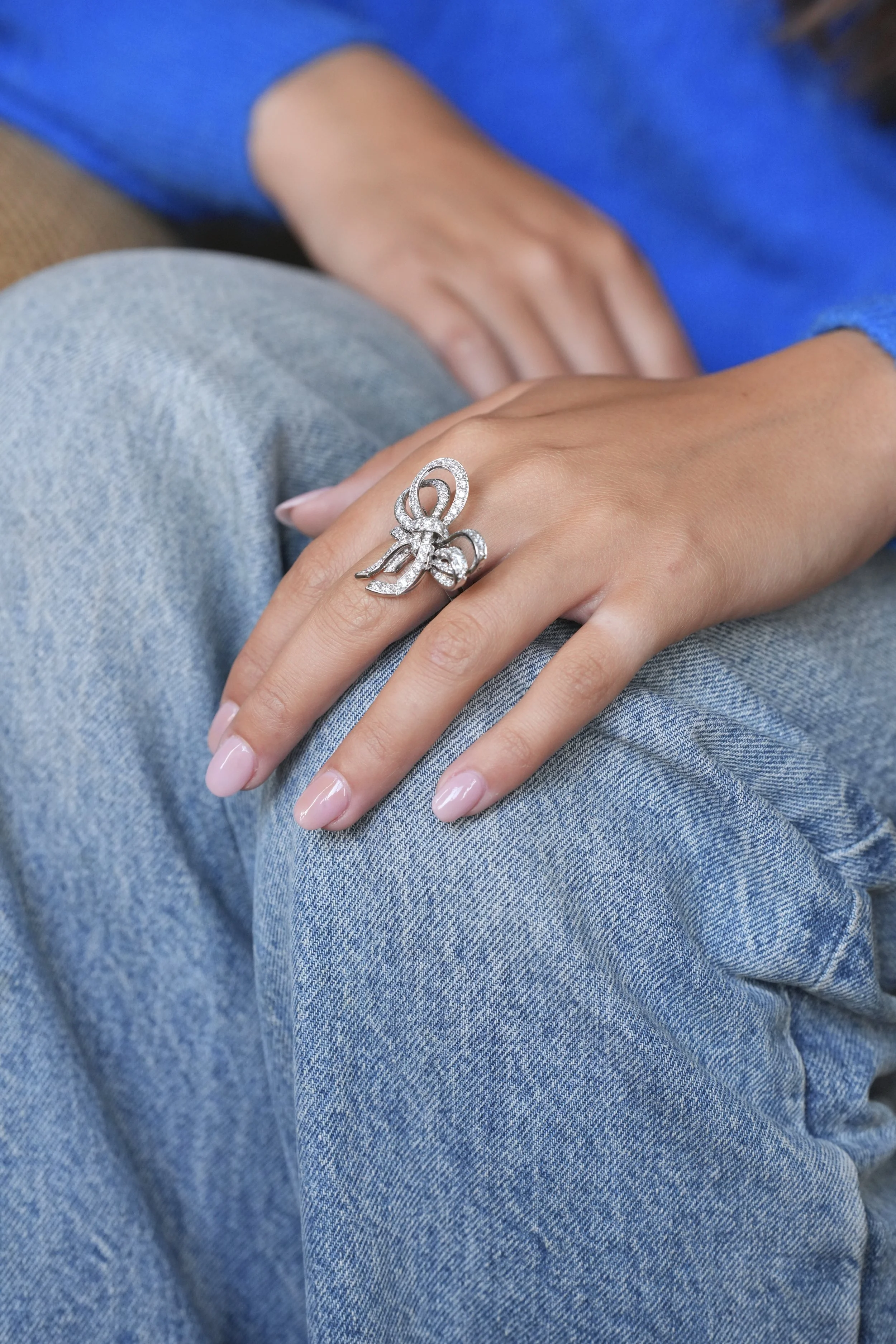 ADR2723-VCA-van-cleef-arpels-double-noeud-bow-diamond-ring-bague-diamants-place-vendome-unique-rare-joaillerie3.jpg