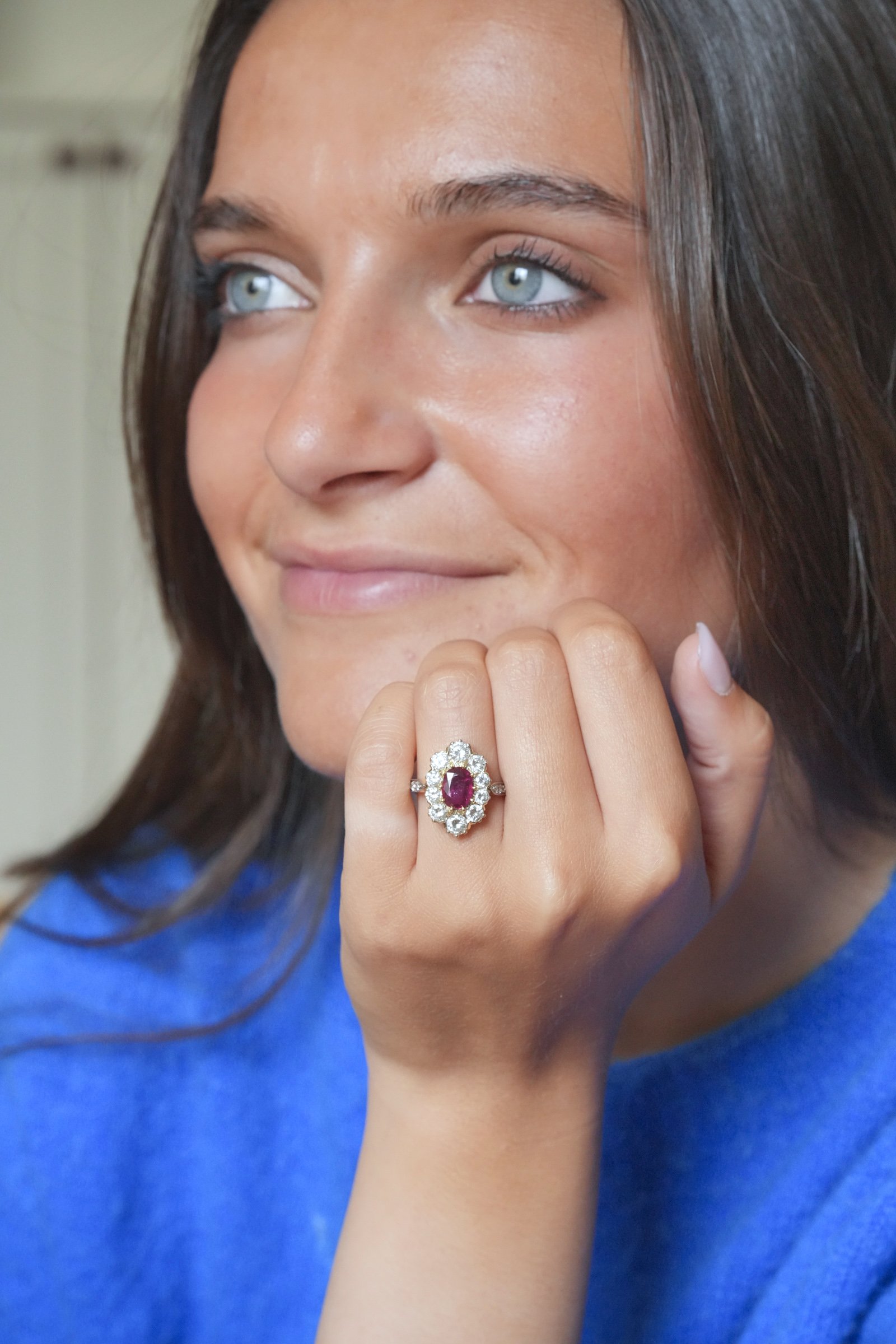ADR3051-Cherry-Bague-rubis-entourage-diamants-marguerite-ancienne-bijoux-vintage-paris1.jpg