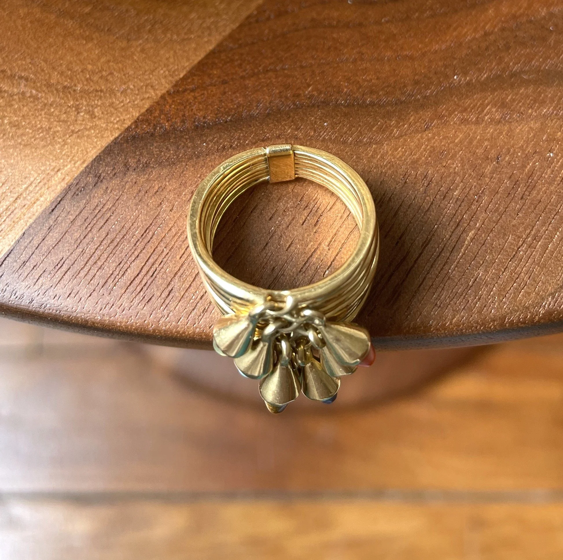 ADR1104-bague-or-jaune-breloques-cadeau-anniversaire-naissance (1).jpg