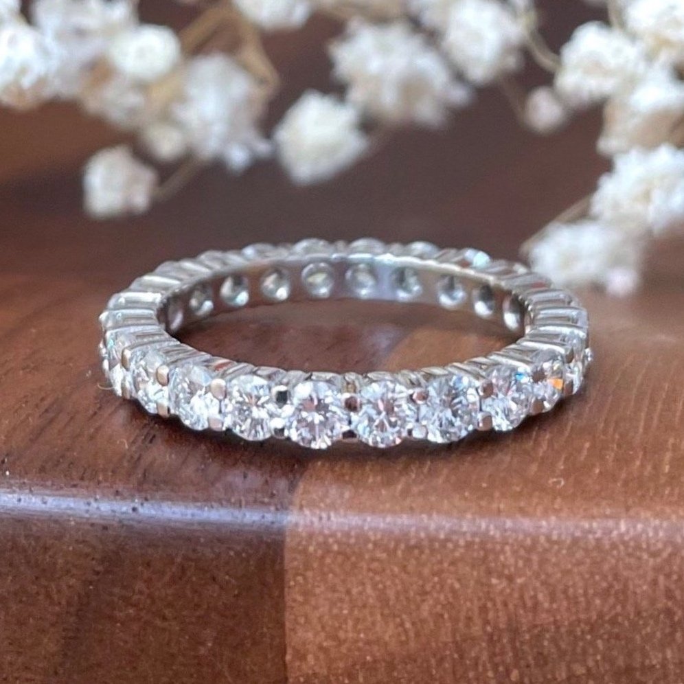 Alliance tour complet en or blanc et diamants T51