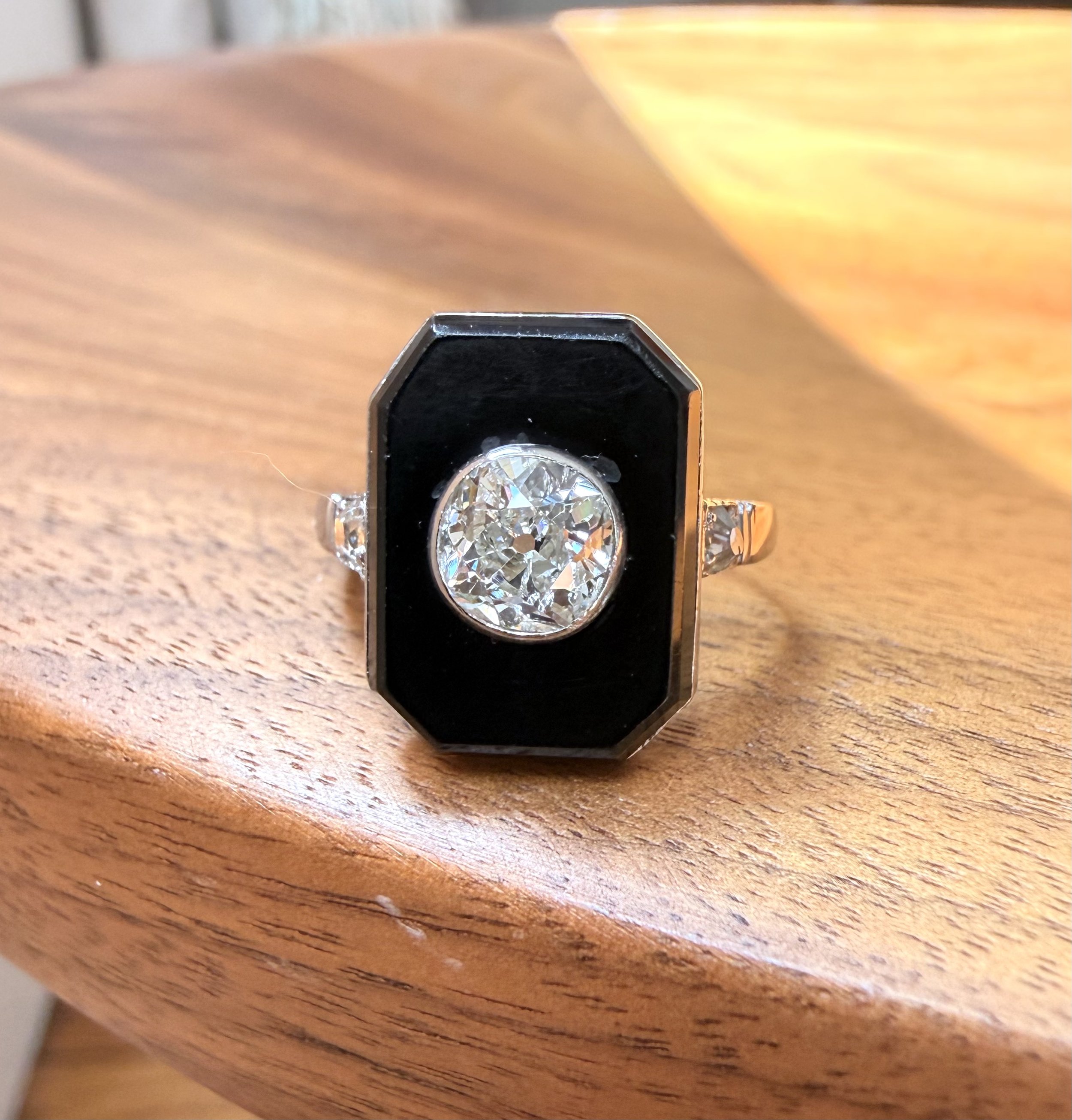 ADR1487-Gala-bague-onyx-art-deco-diamants-rare1.jpeg