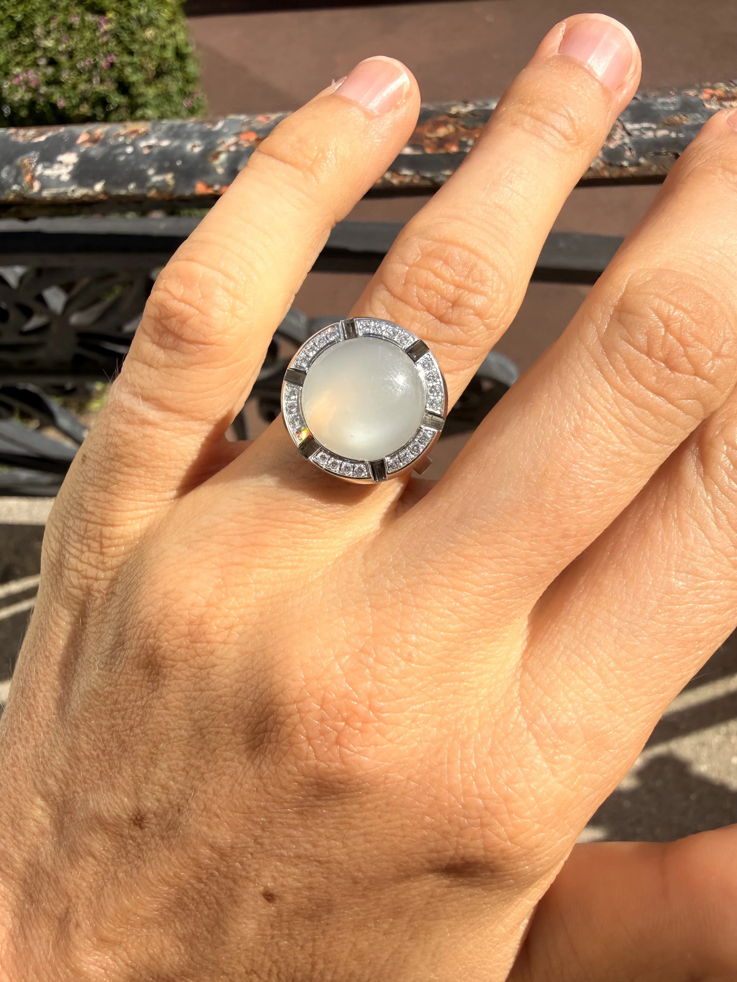 ADR3061-Bague-Chaumet-mapremiere-or-blanc-pierre-de-lun-moonstone-gold-diamonds-ring10.jpeg