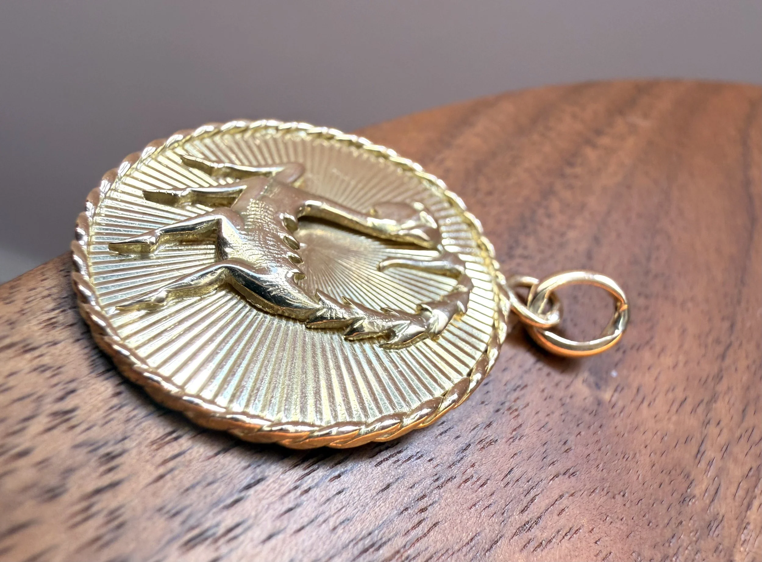 ADR2959-Pendentif-signe-astro-rayonnant-or-jaune-gold-pendant4.jpeg