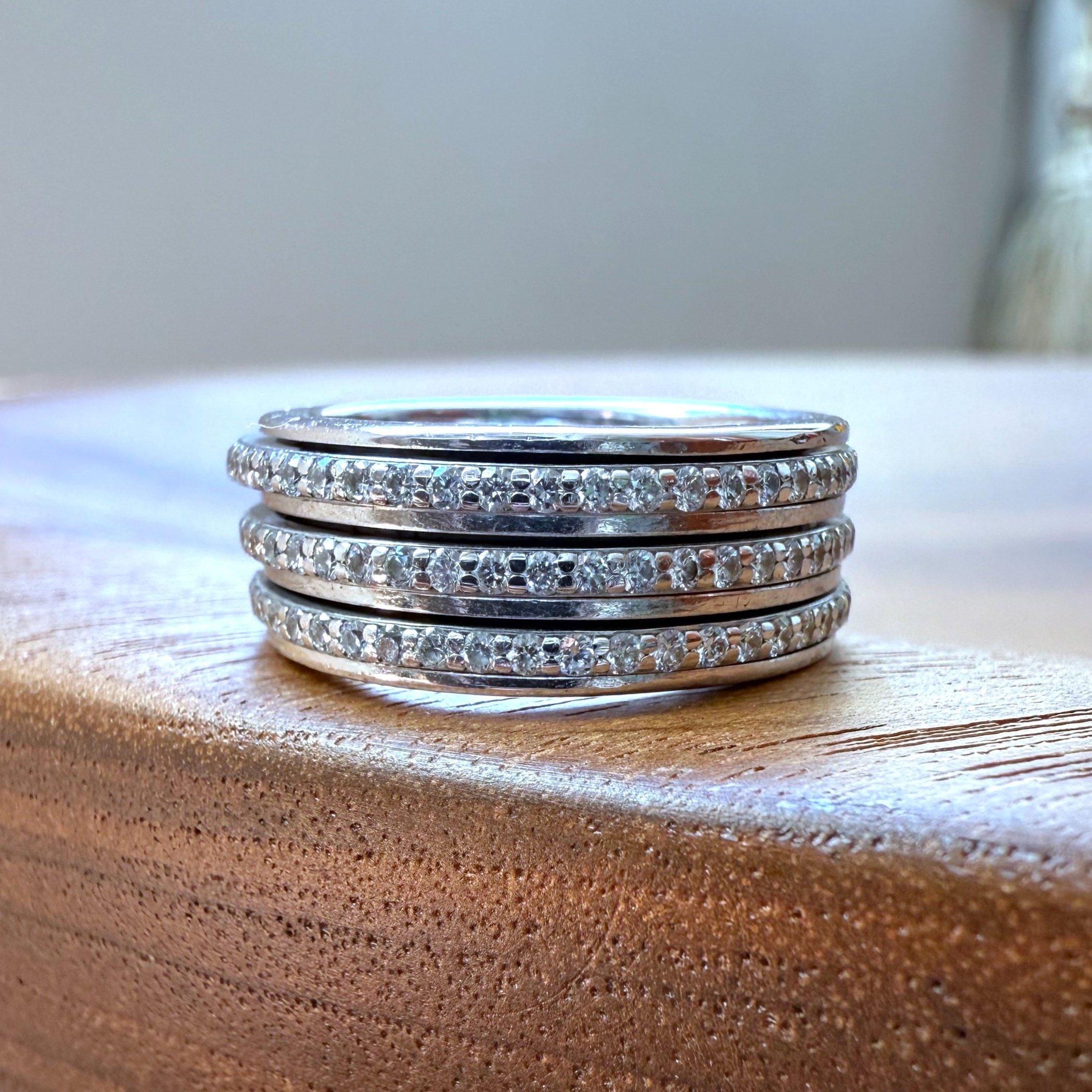 ADR2300-bague-trois-anneaux-diamants-or-blanc-cadeau-naissance-mariage-anniversaire+%281%29.jpg