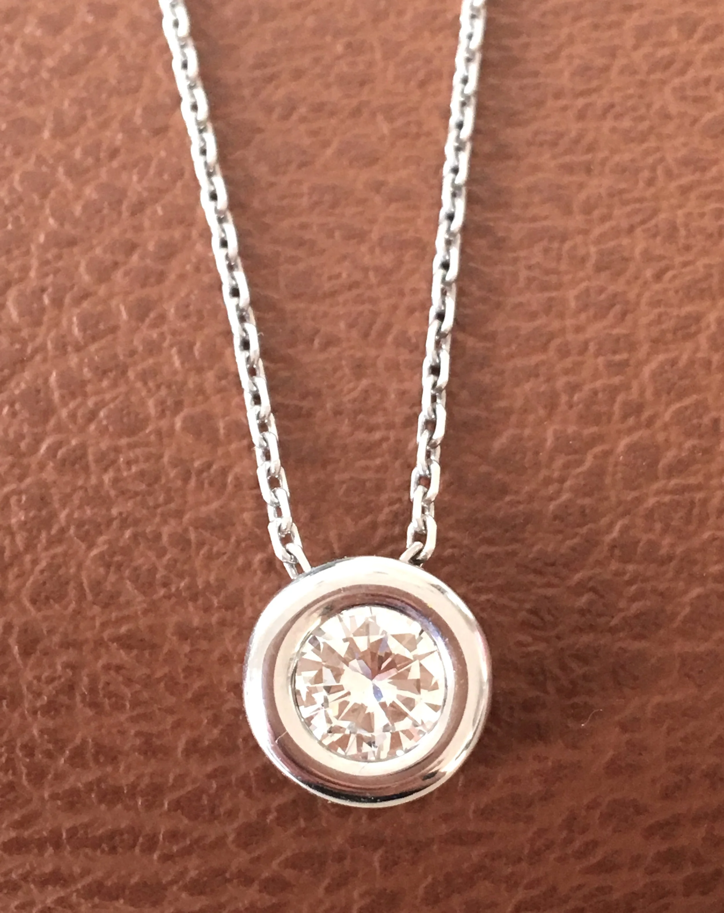 LF308-collier-solitaire-orgris-diamant-doccasion-bijoux-anciens-paris-diamants-2.jpg