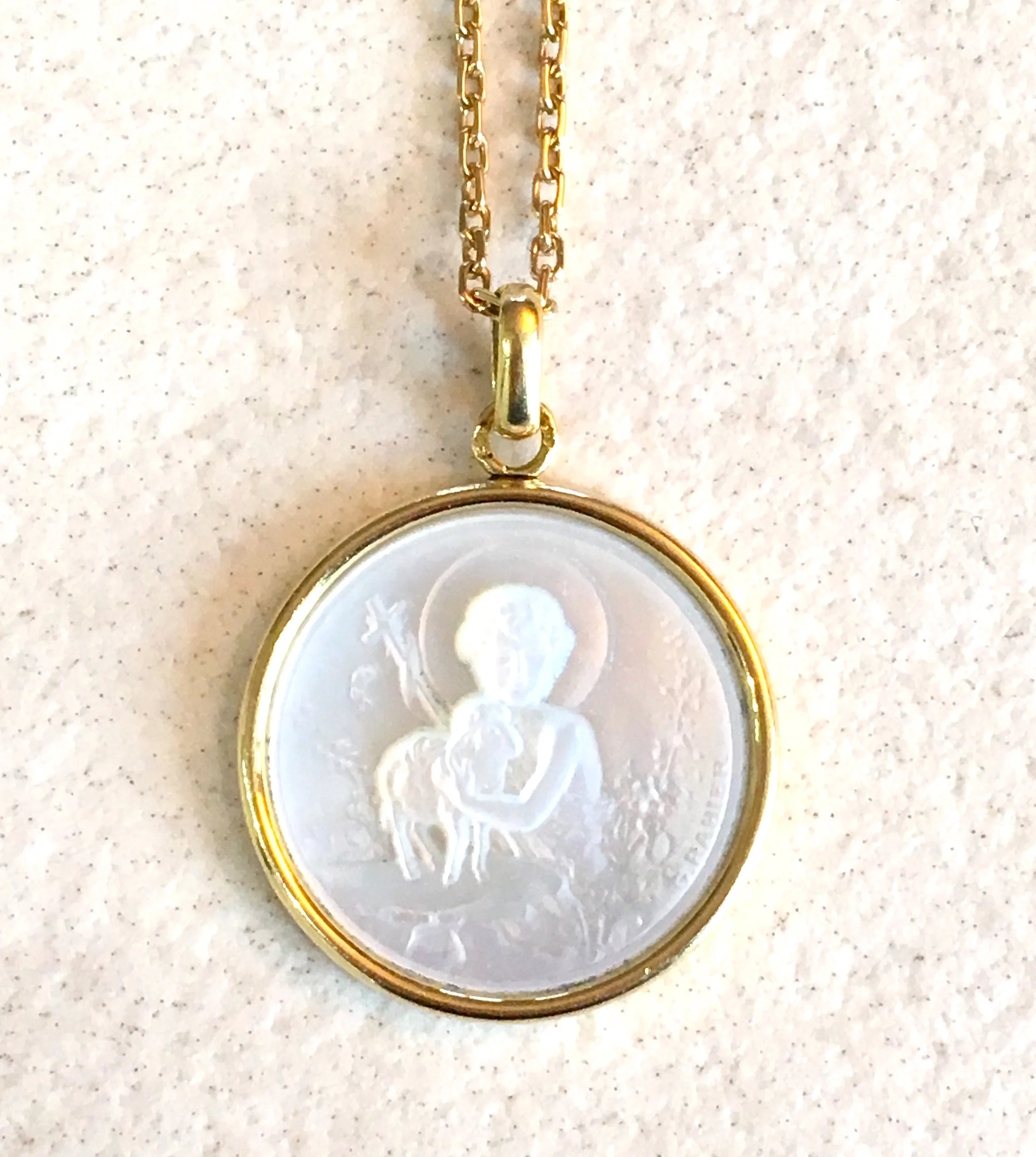 ADR1281-medaille-bapteme-or-jaune-nacre-signee-rabier-2.jpg