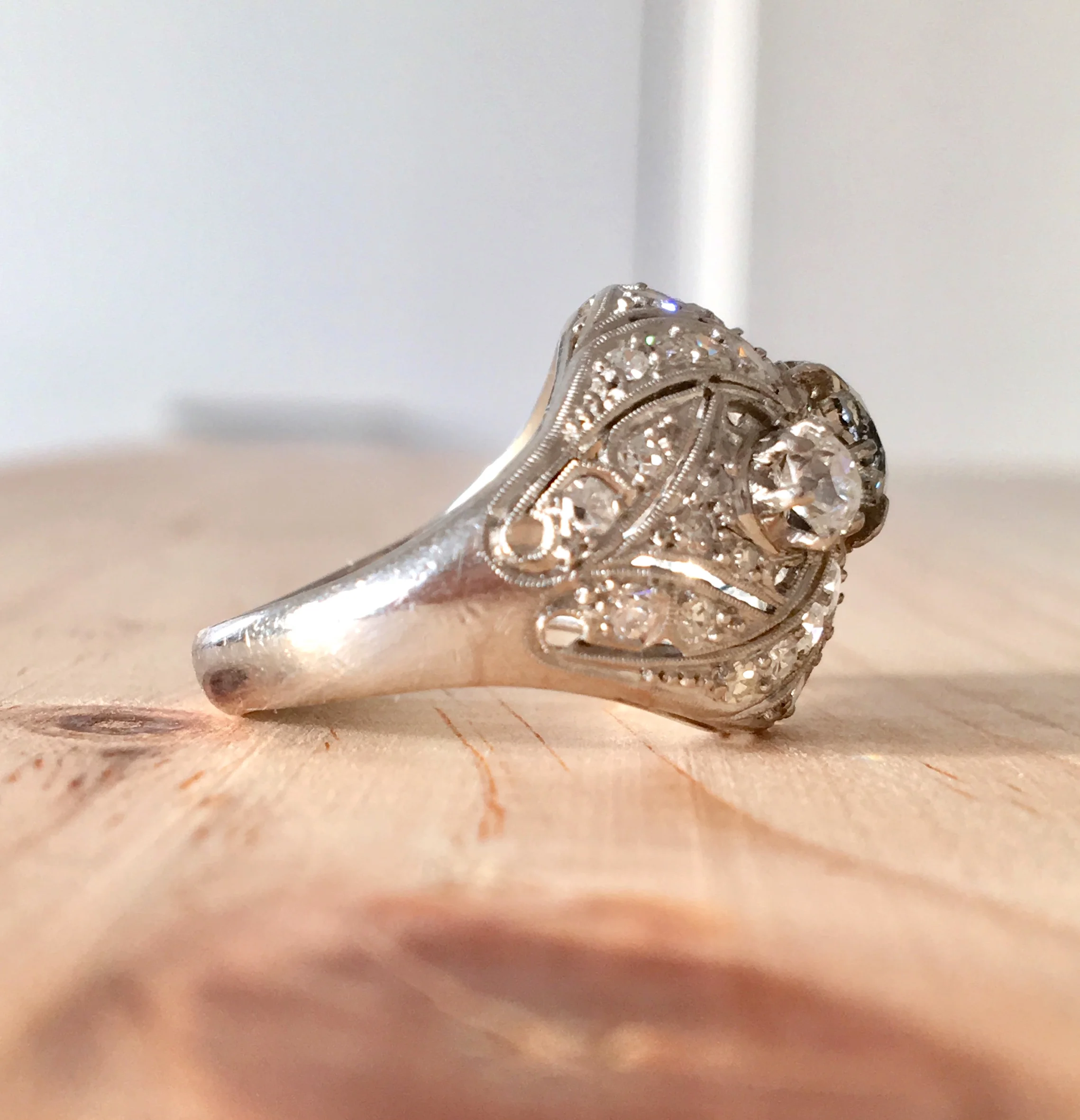 LF282-bague-ancienne-fiançailles-diamants-platine-art-Deco -2.jpg