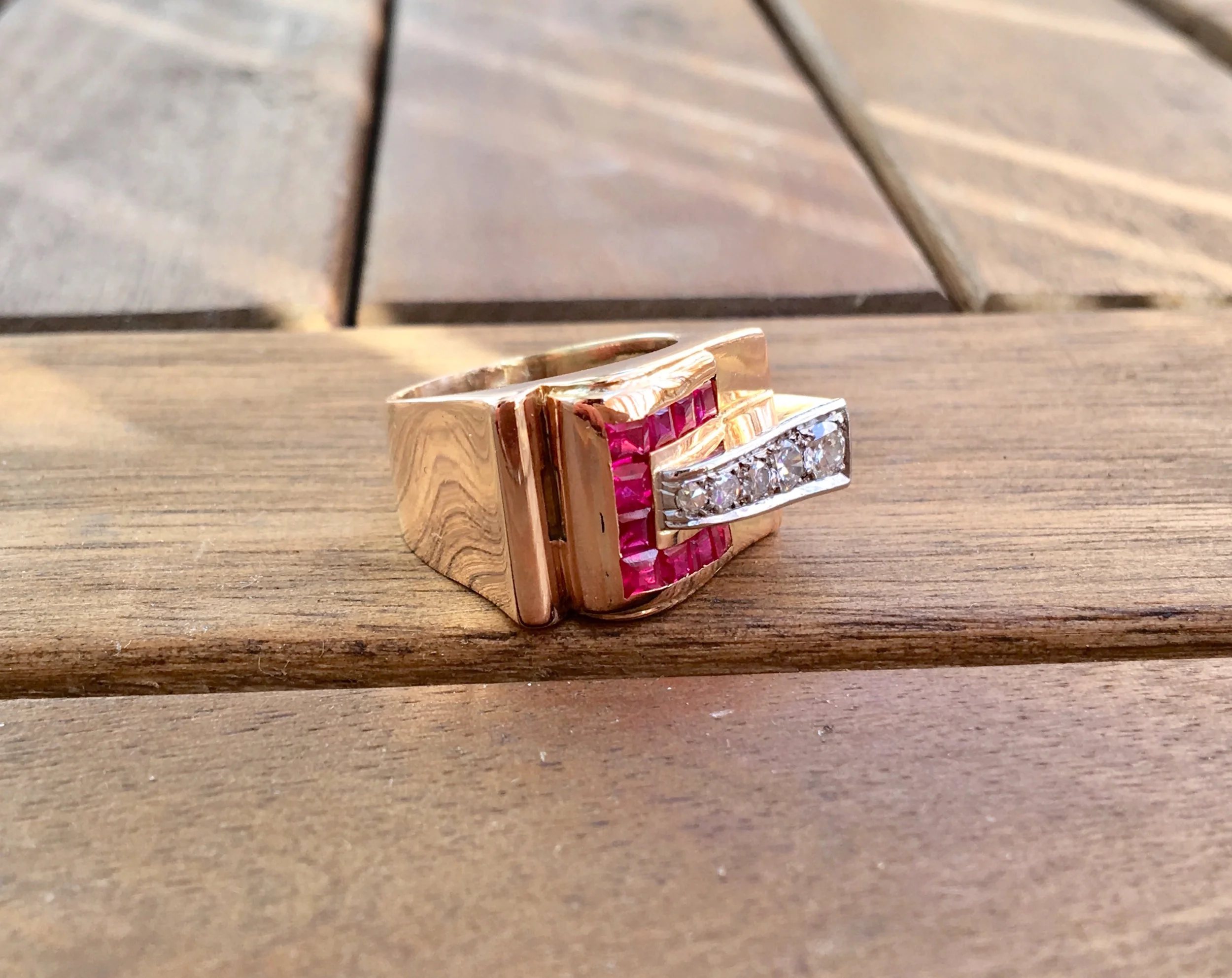 LPB2115A-bague-ancienne-tank-or-jaune-diamants-rubis-calibres-synthetique-ring-2.jpg