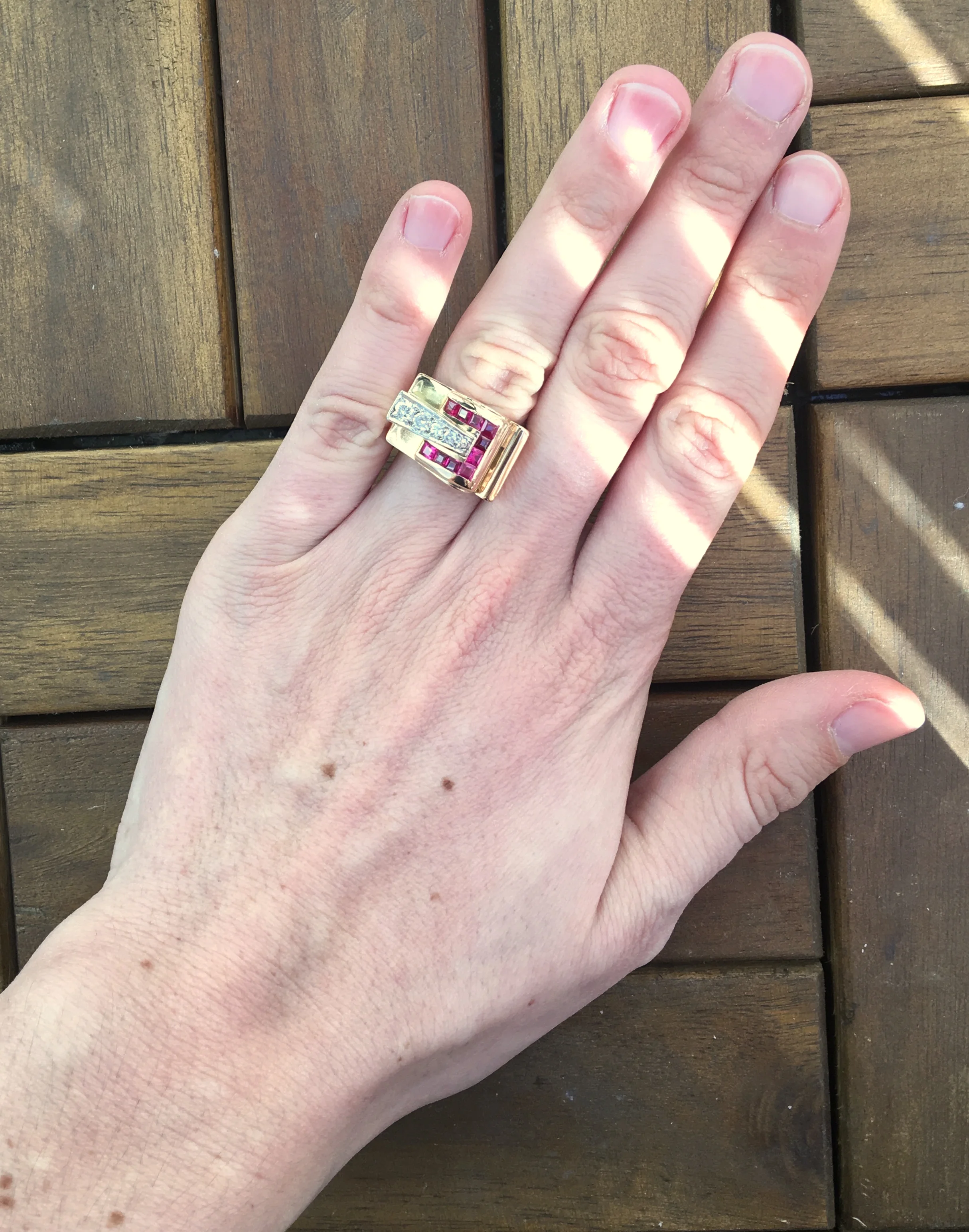 LPB2115A-bague-ancienne-tank-or-jaune-diamants-rubis-calibres-synthetique-ring-6.jpg