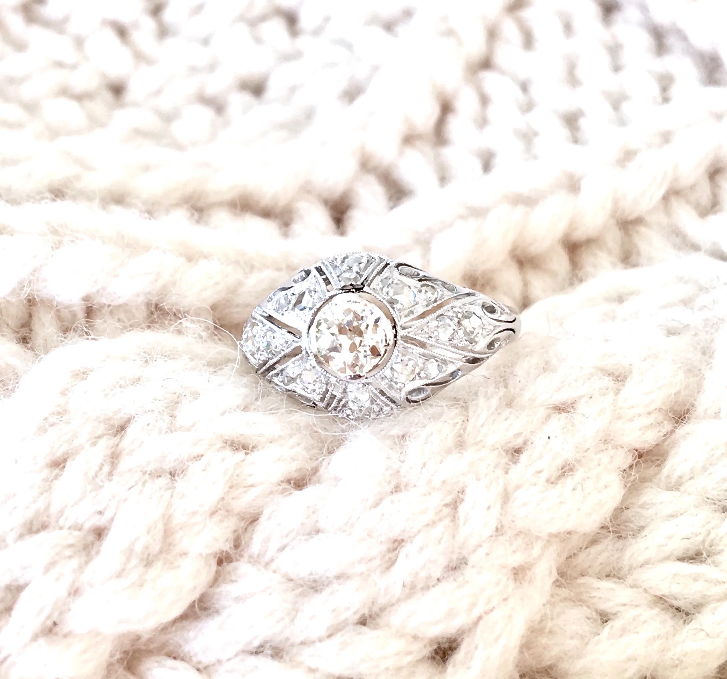 LF297-bague-ancienne-fiançailles-or-platine-diamants-Epoque-artdeco-mariage-fiancailles-1.jpg