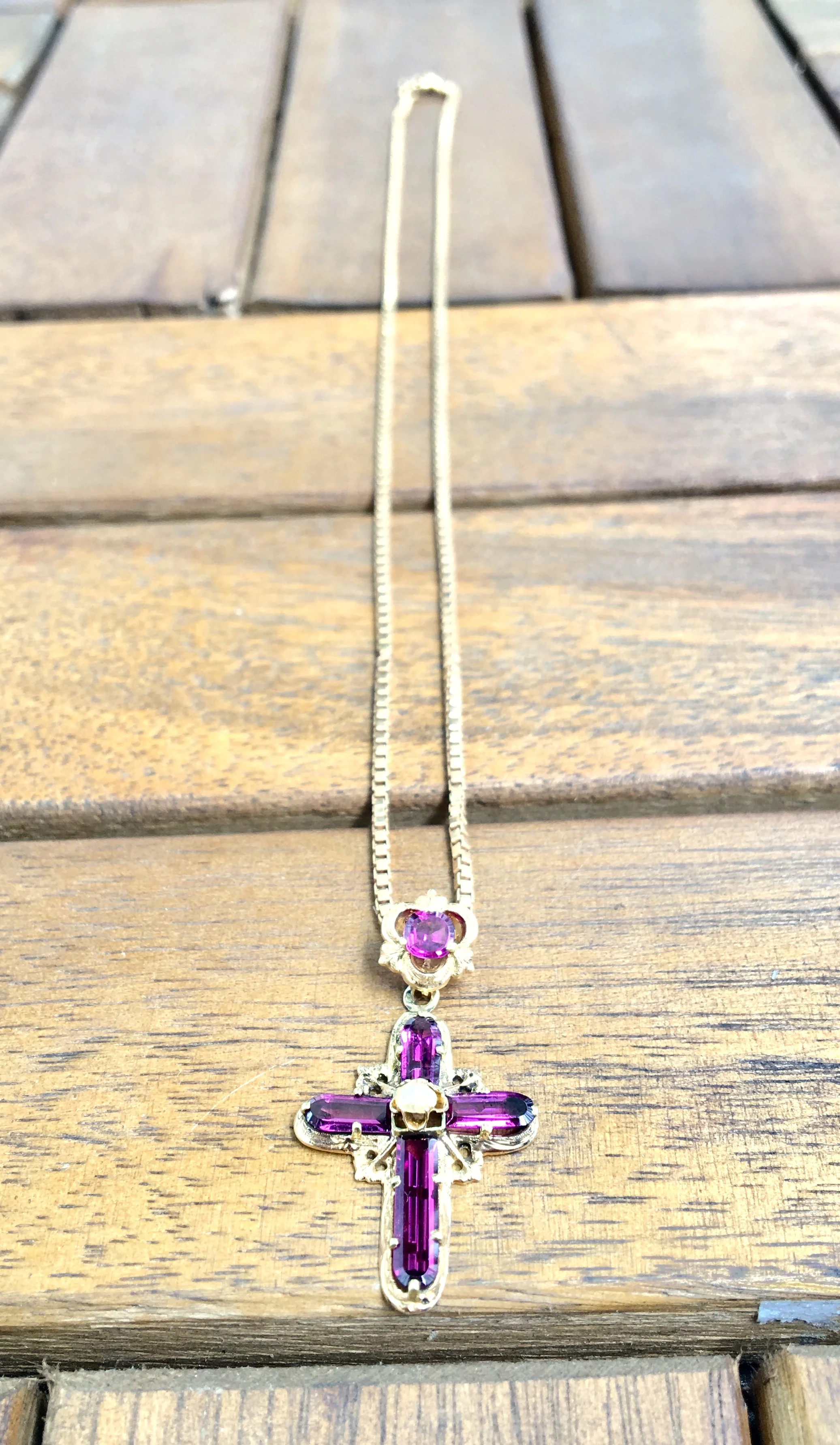 ADR1389-croix-ancienne-epoque-napoleon-3-or-jaune-amethyste-perle-chaine-ancienne-bijoux-anciens-paris-04.jpg