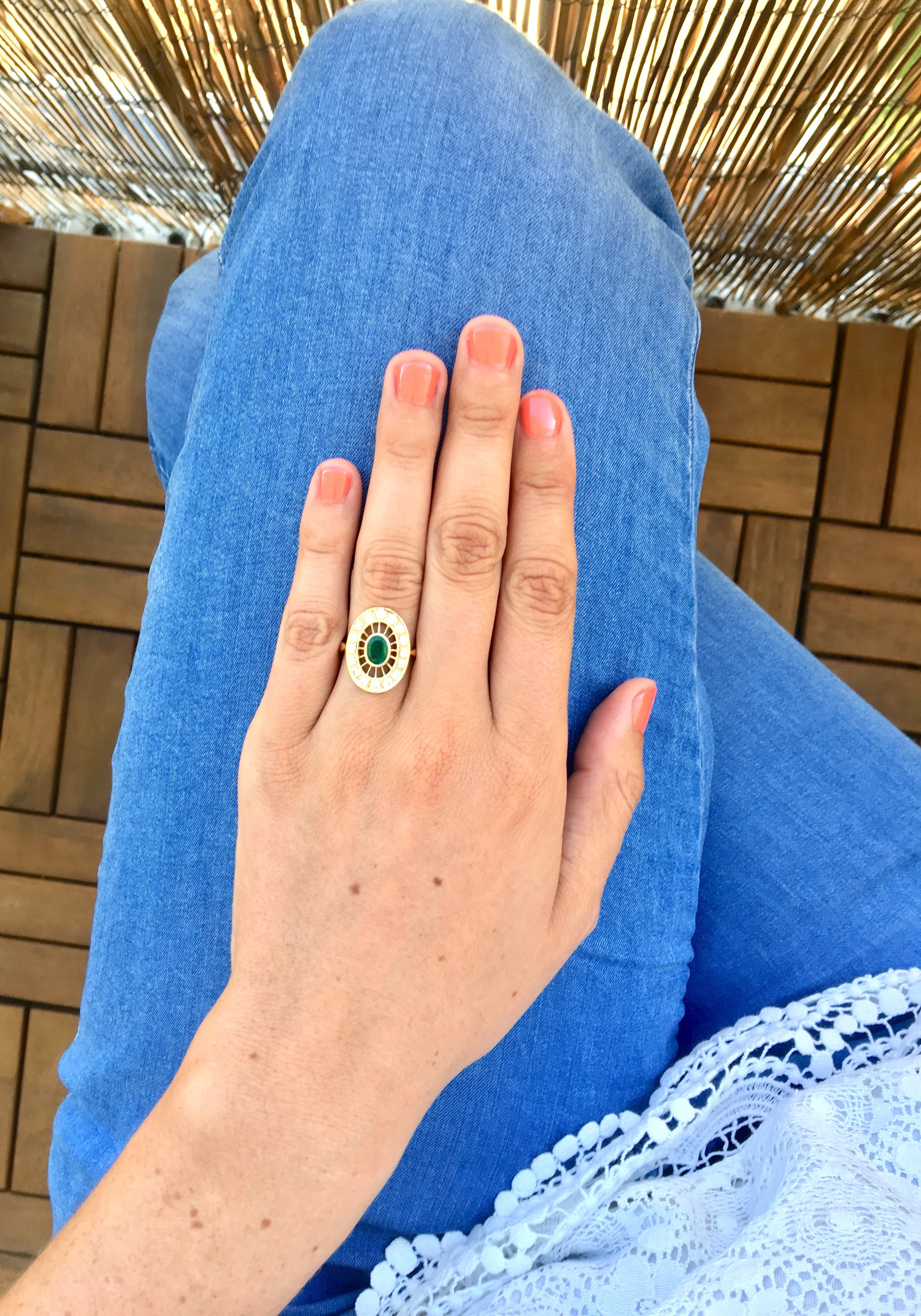 LF337-1-bague-or-jaune-emeaude-entourage-diamants-vintage-bijoux-paris-3.jpg