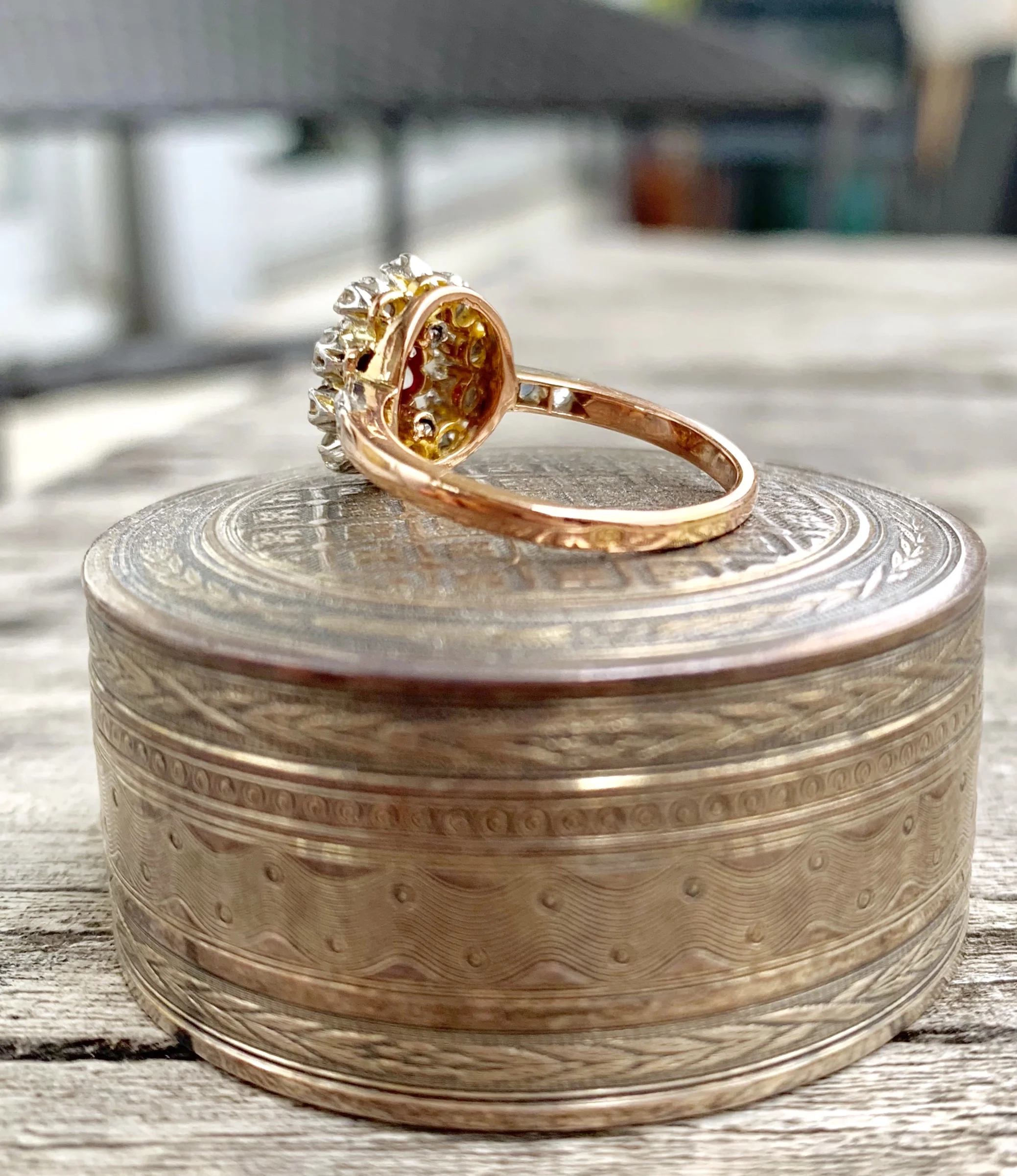 ADR1479-bague-or-rose-diamants-rubis-ancienne-fiancailles-cadeau-naissance-paris-bijoux-anciens-5.jpg