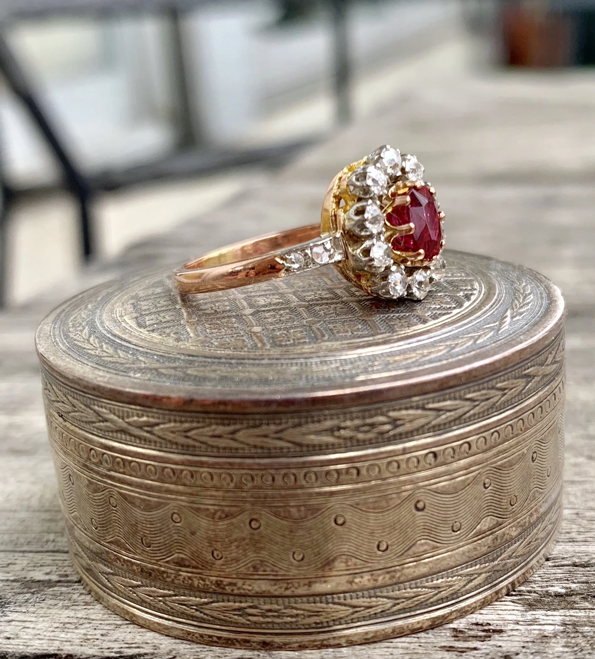 ADR1479-bague-or-rose-diamants-rubis-ancienne-fiancailles-cadeau-naissance-paris-bijoux-anciens-3.jpg