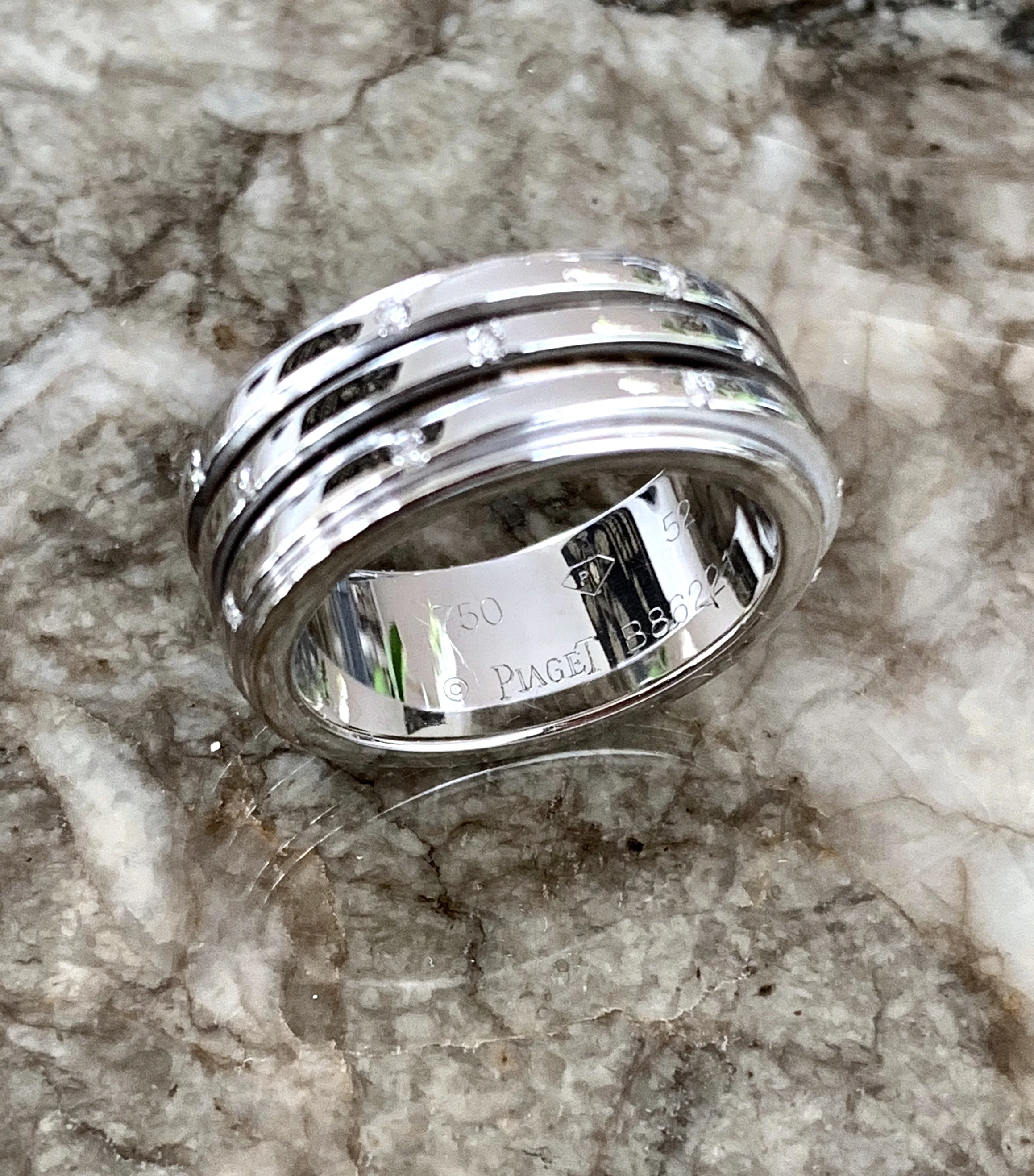 ADR1507-piaget-bague-possession-or-blanc-diamants-taille-52-anneaux-mobiles-03.jpg