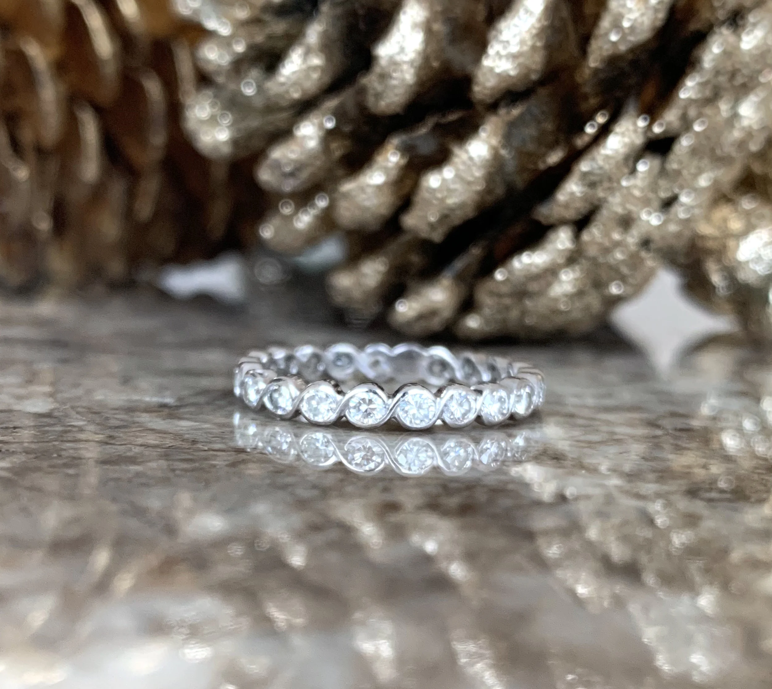 ADR1484-alliance-or-blanc-diamants-tour-complet-doccasion-taille-54-bijoux-anciens-Paris-bague-mariage-1.jpg